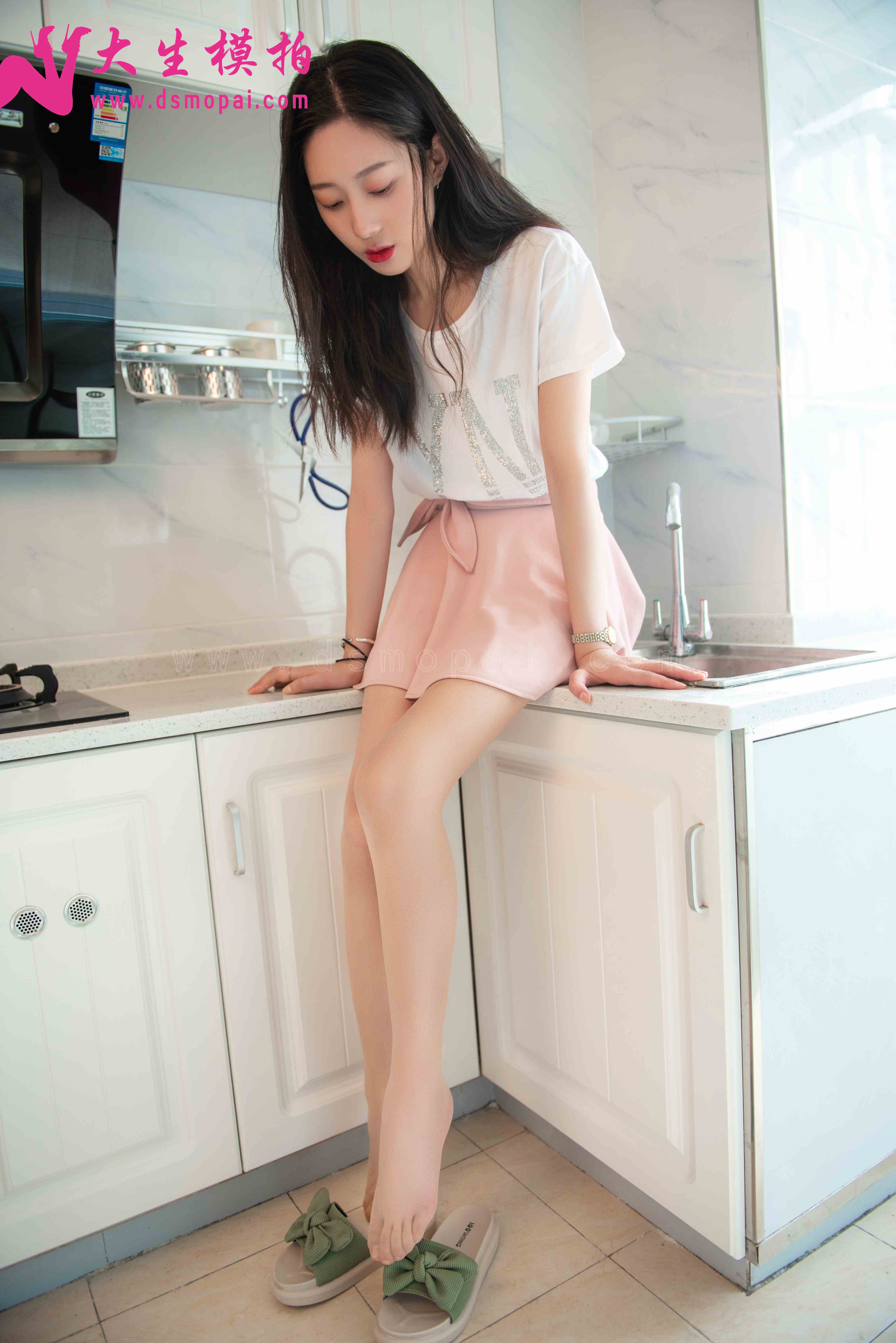 China Beauty Legs and feet 892