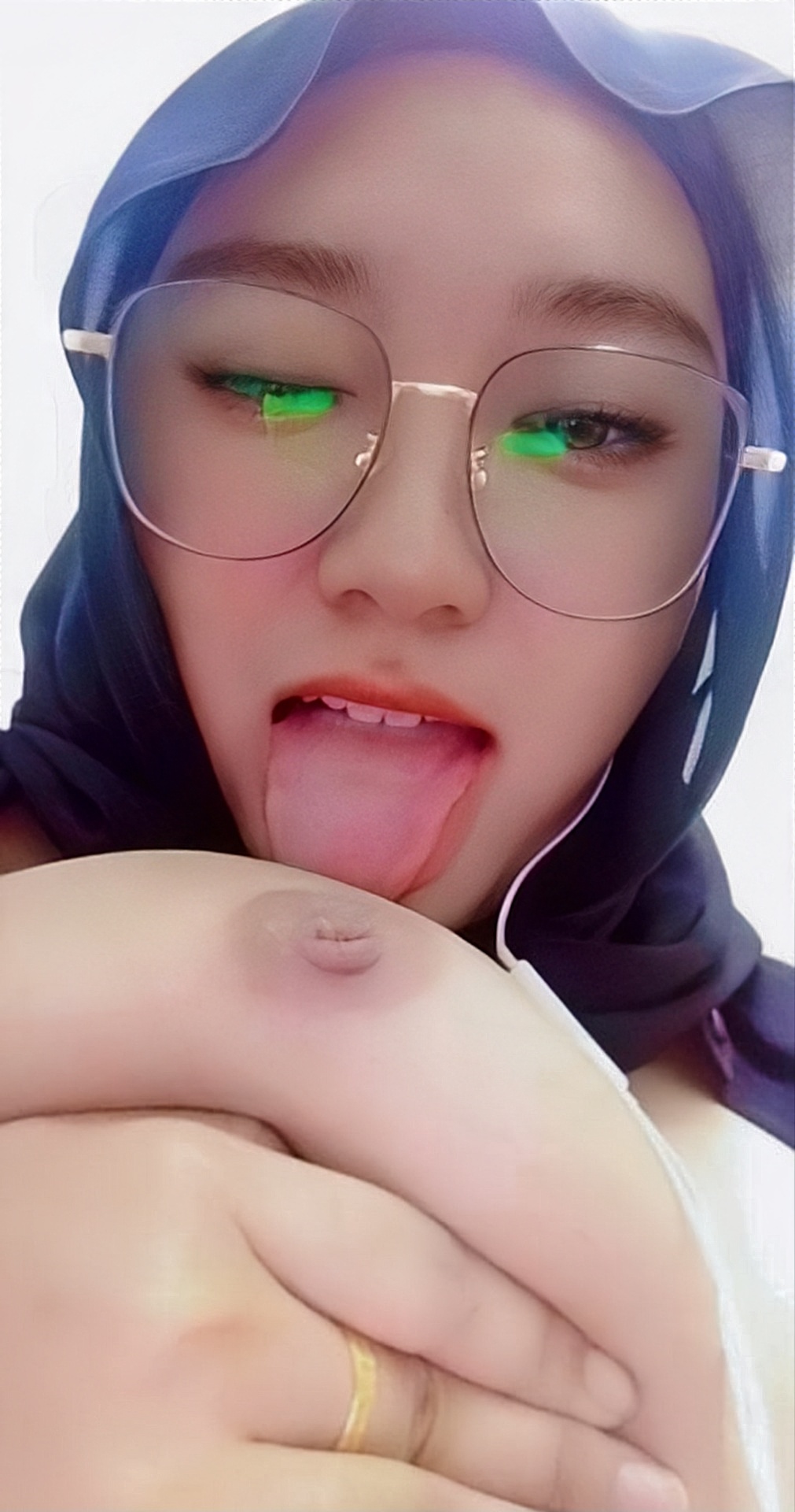 Cewek cakep suka pamer tetek