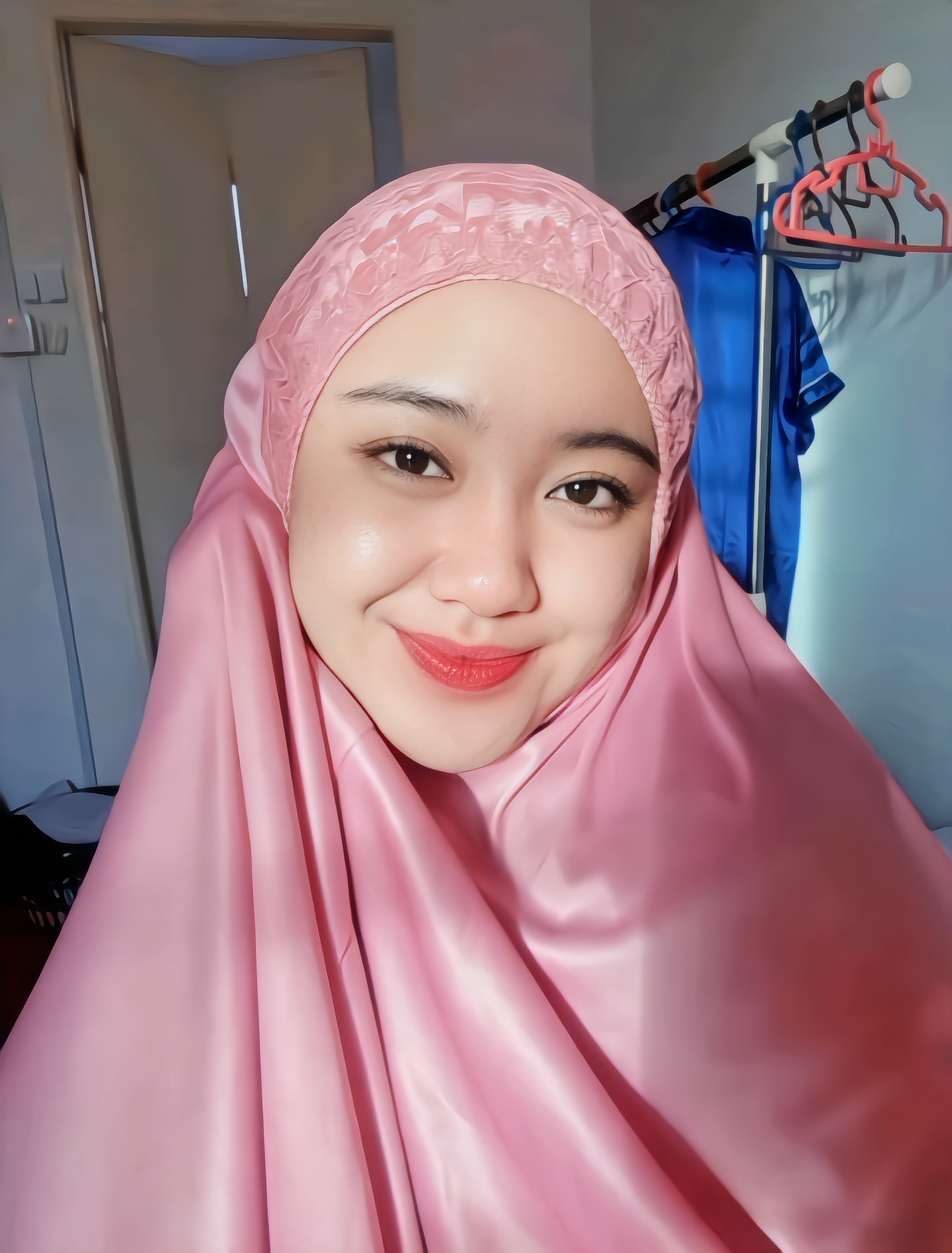 Cewek cakep suka pamer tetek