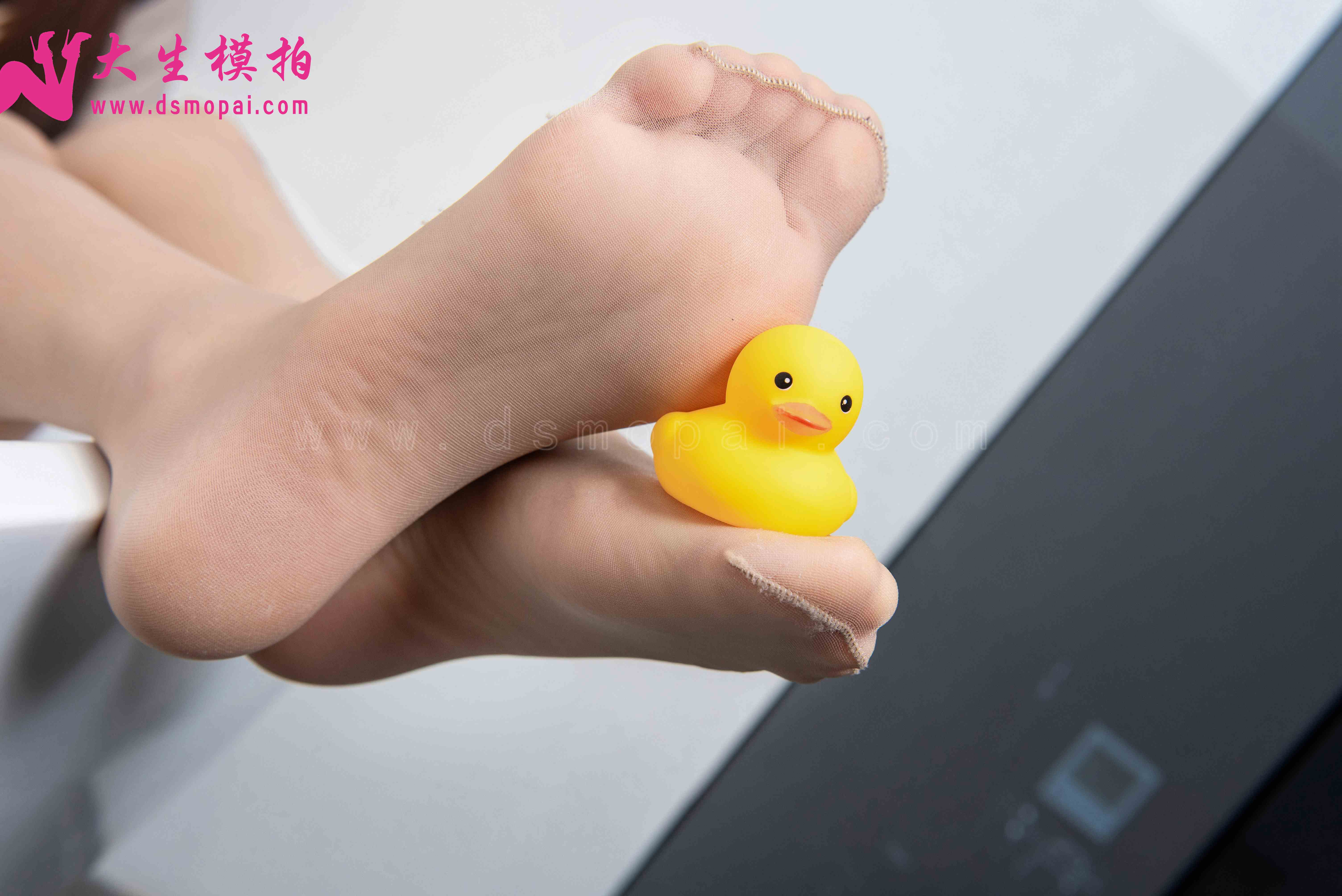 China Beauty Legs and feet 902