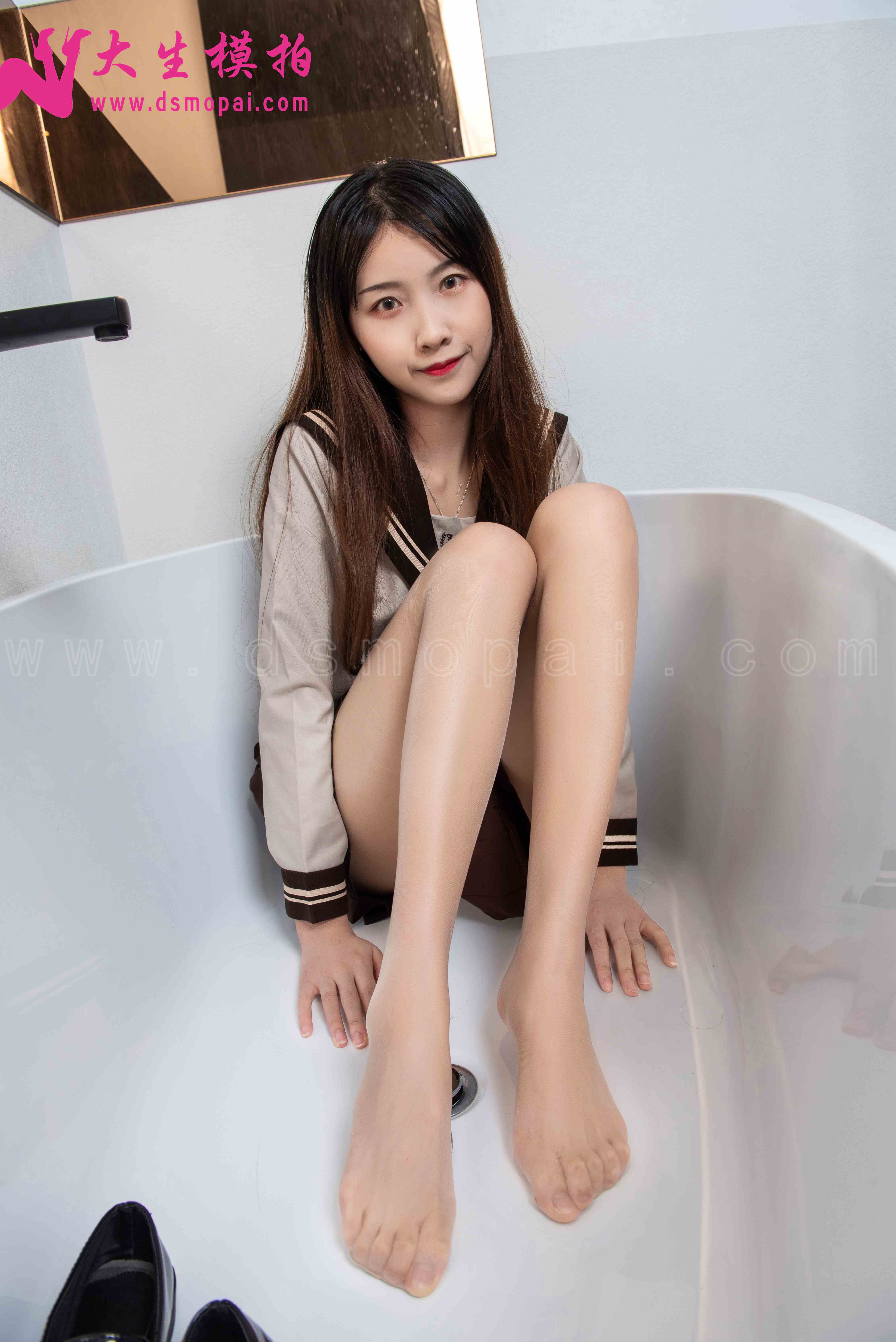 China Beauty Legs and feet 902
