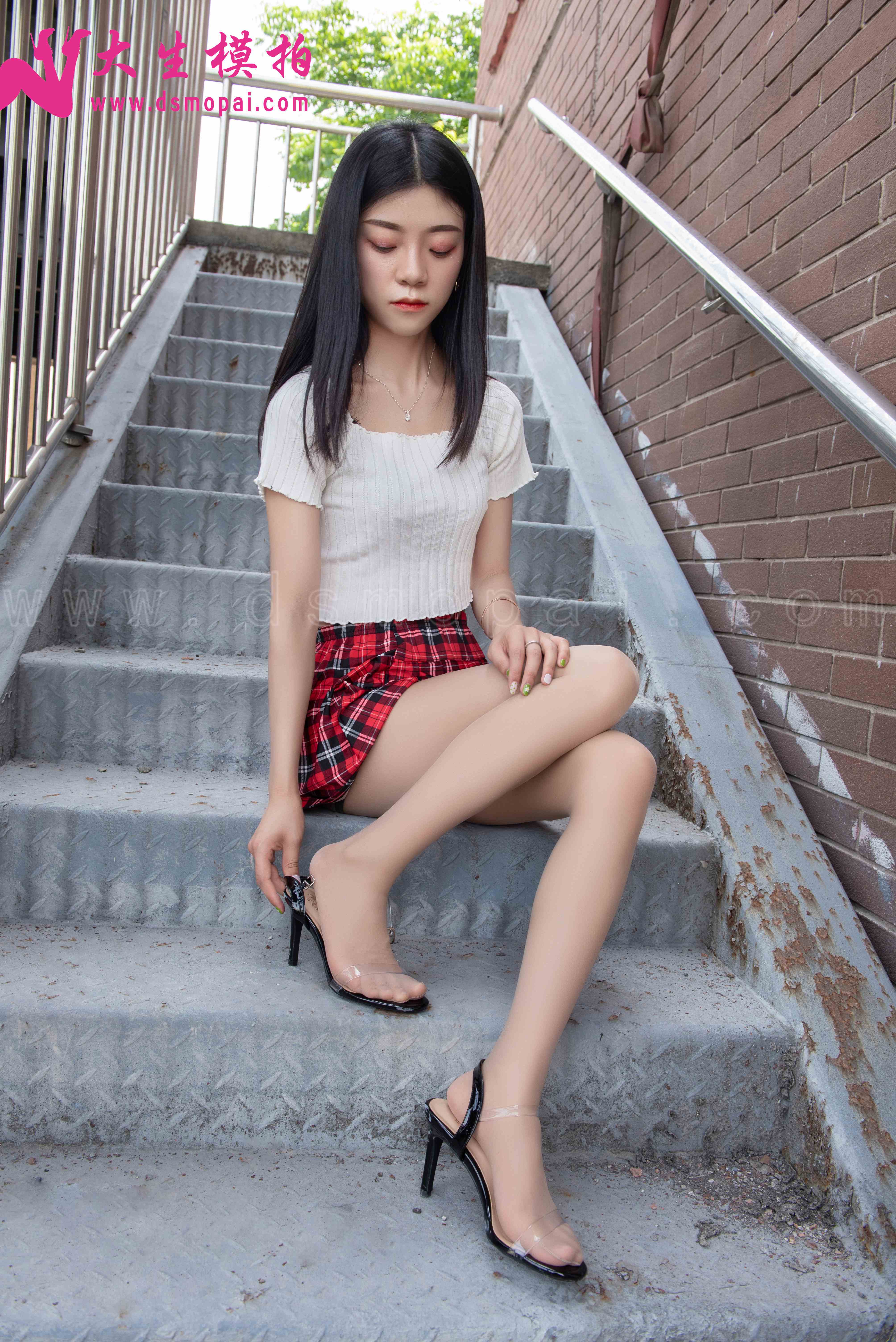 China Beauty Legs and feet 903