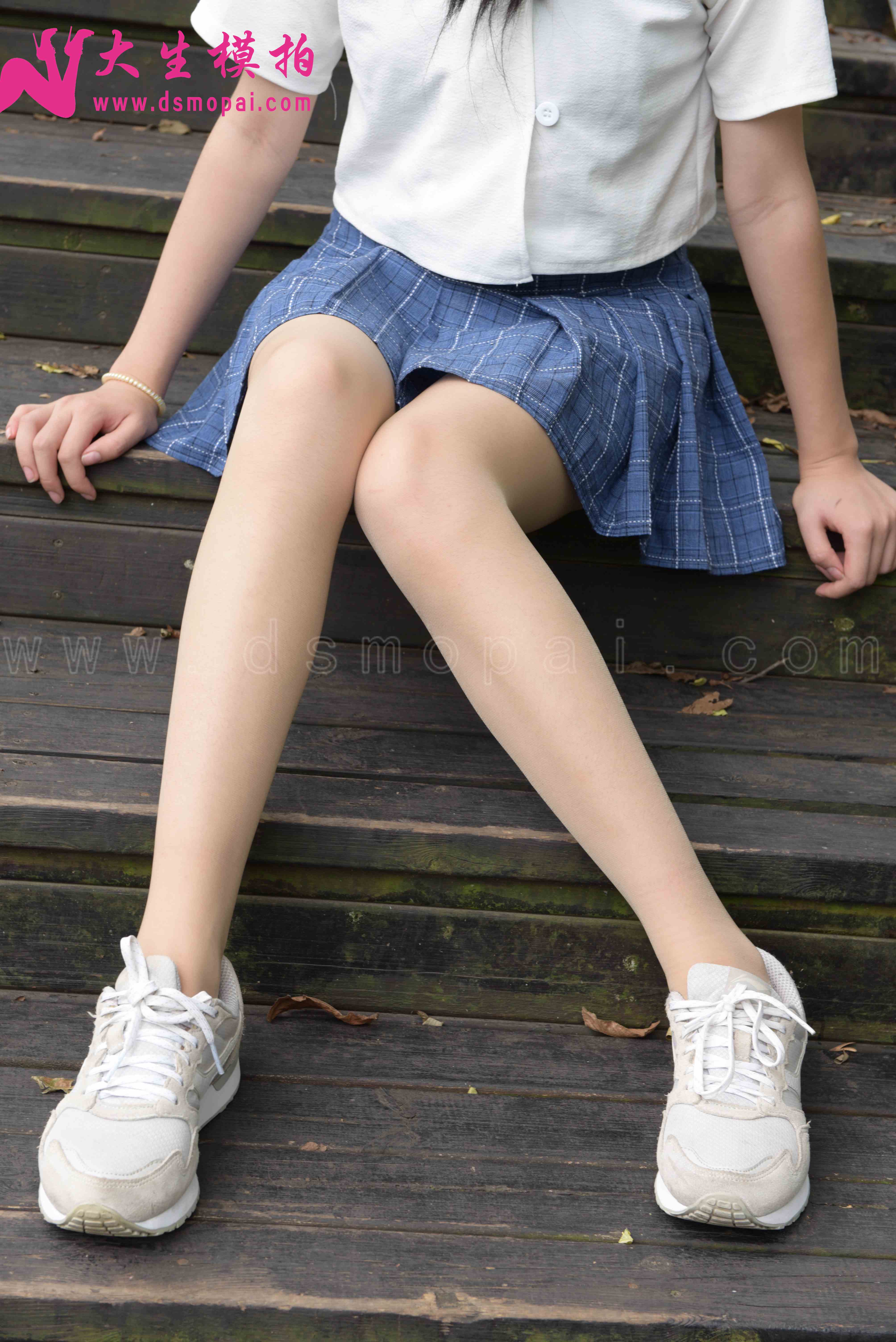 China Beauty Legs and feet 905