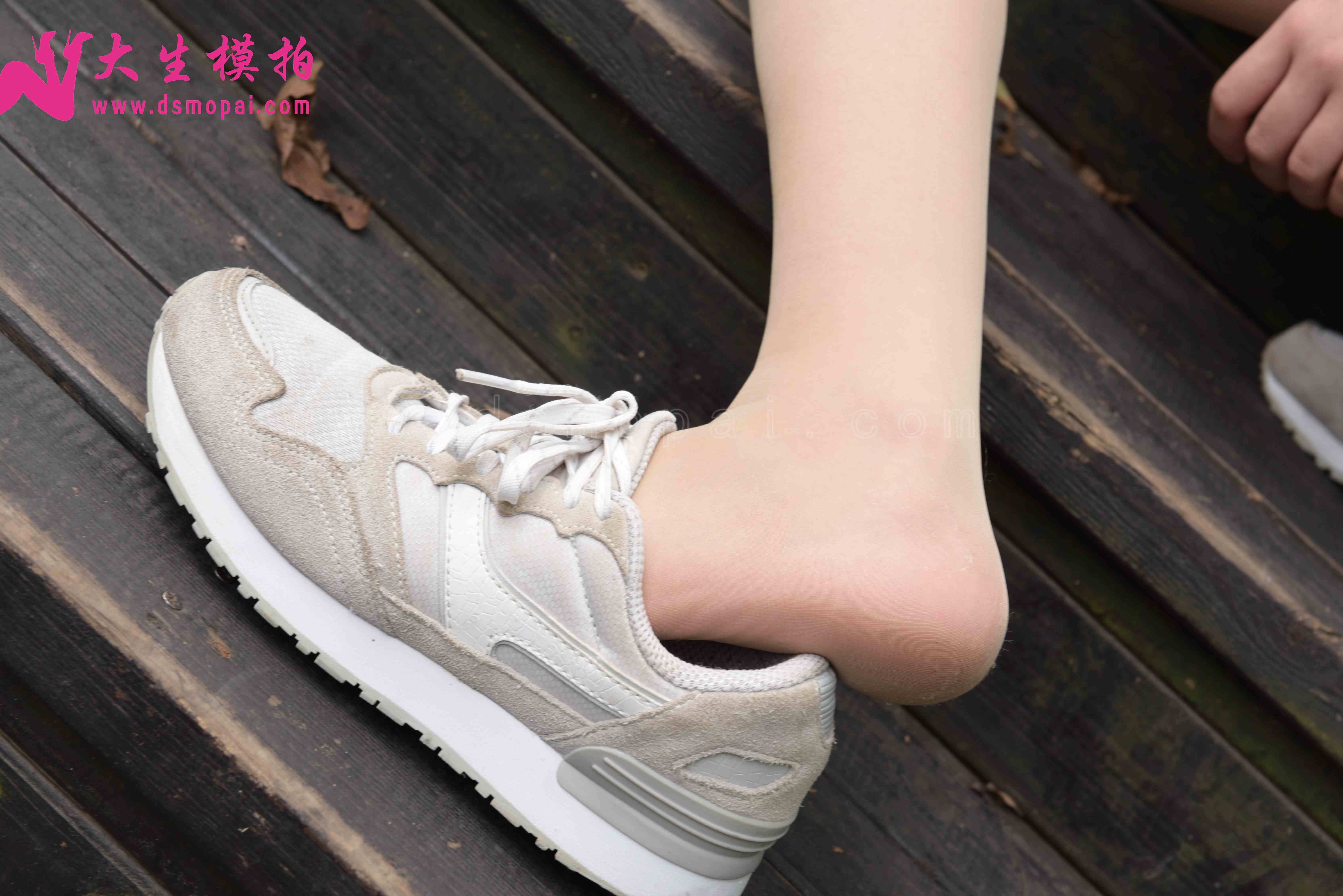 China Beauty Legs and feet 905