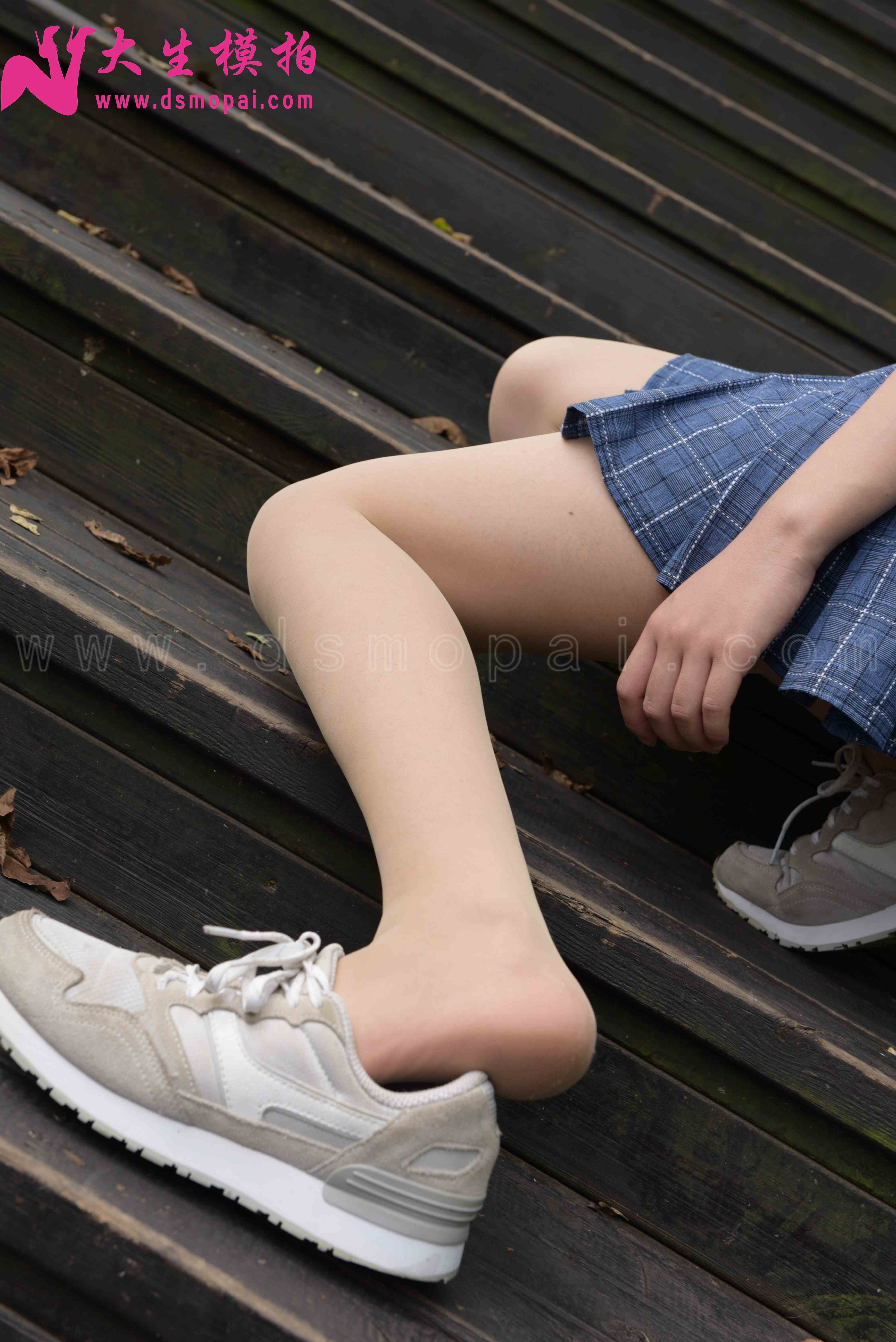 China Beauty Legs and feet 905