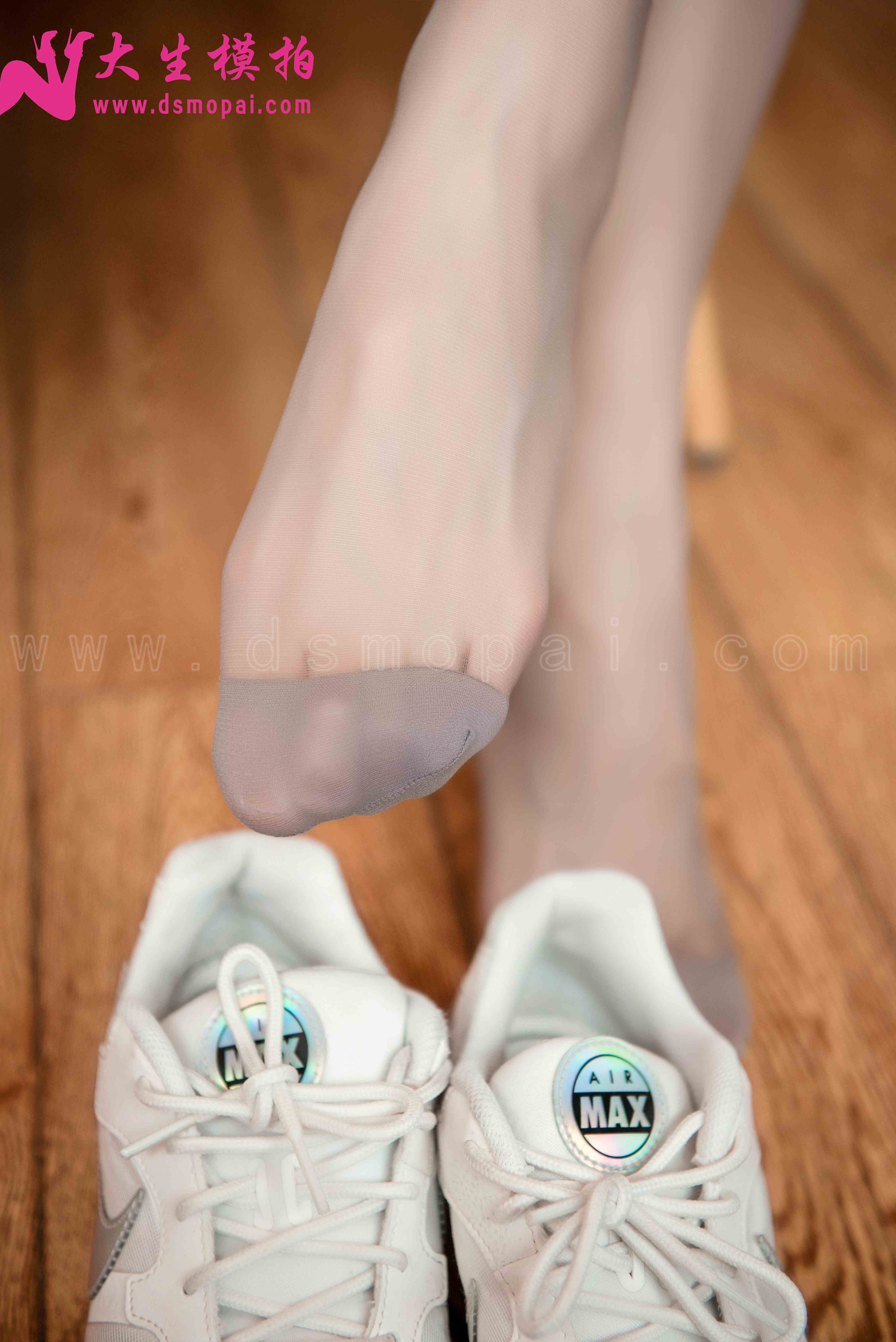 China Beauty Legs and feet 918
