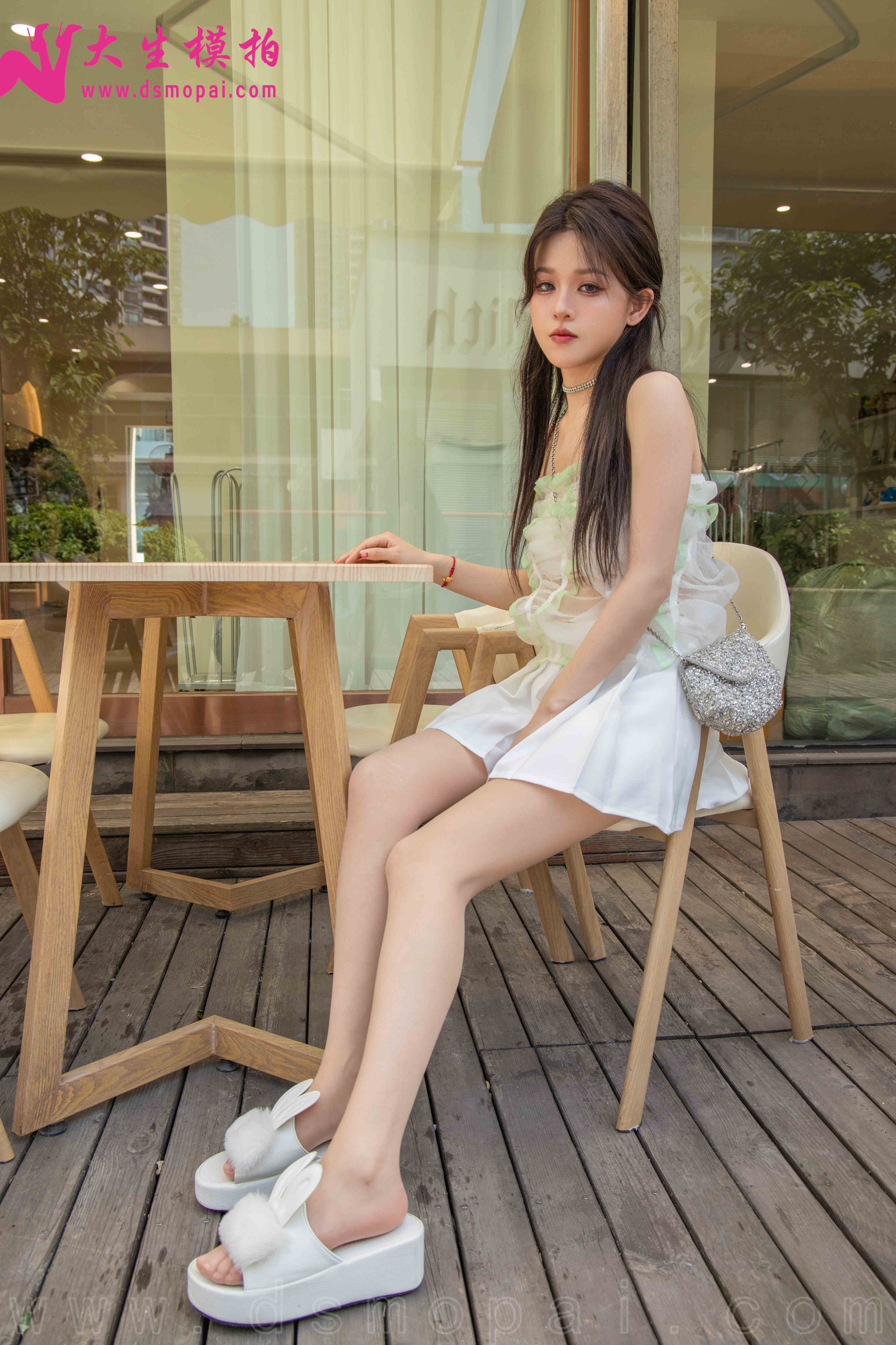 China Beauty Legs and feet 935