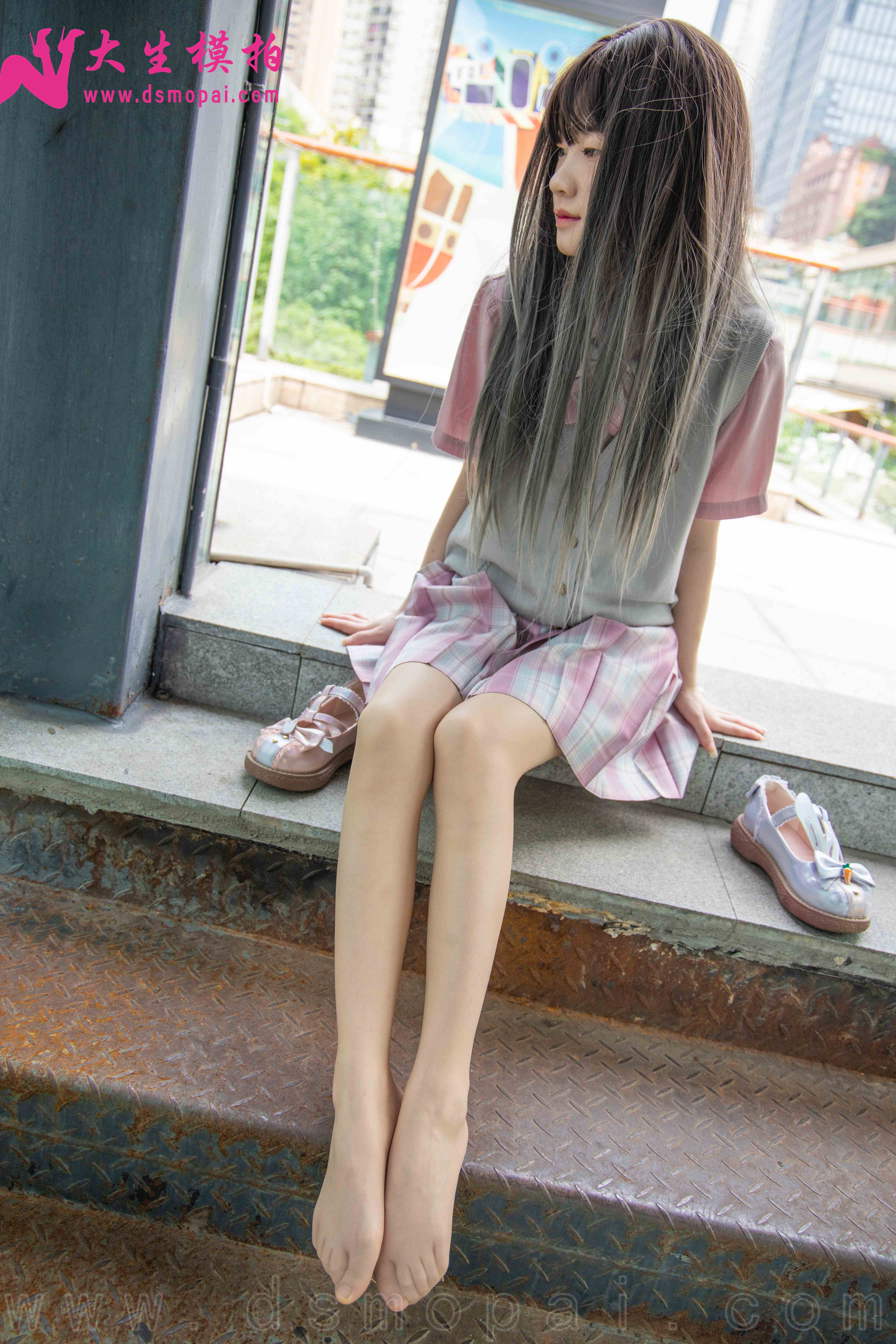 China Beauty Legs and feet 937