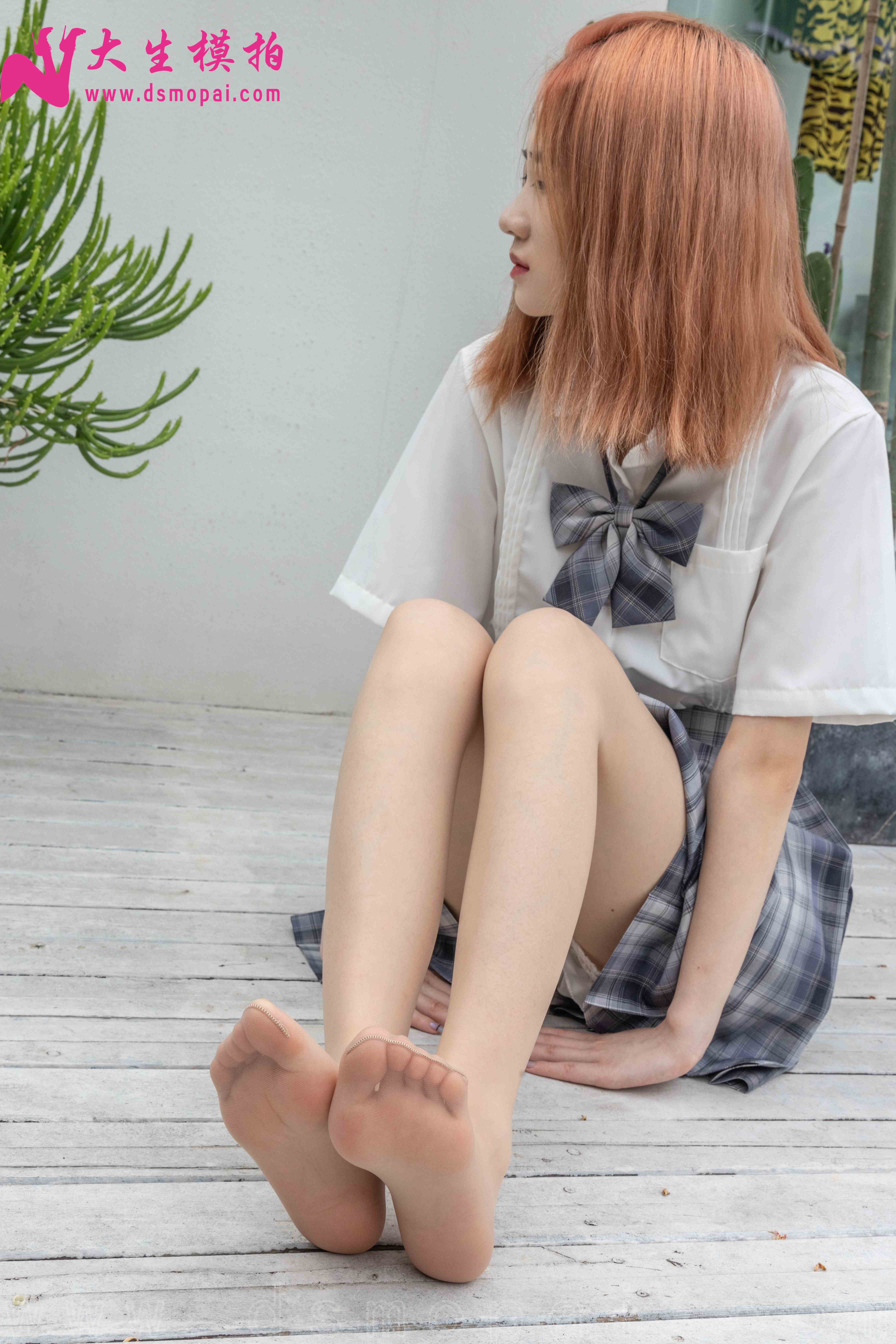 China Beauty Legs and feet 943