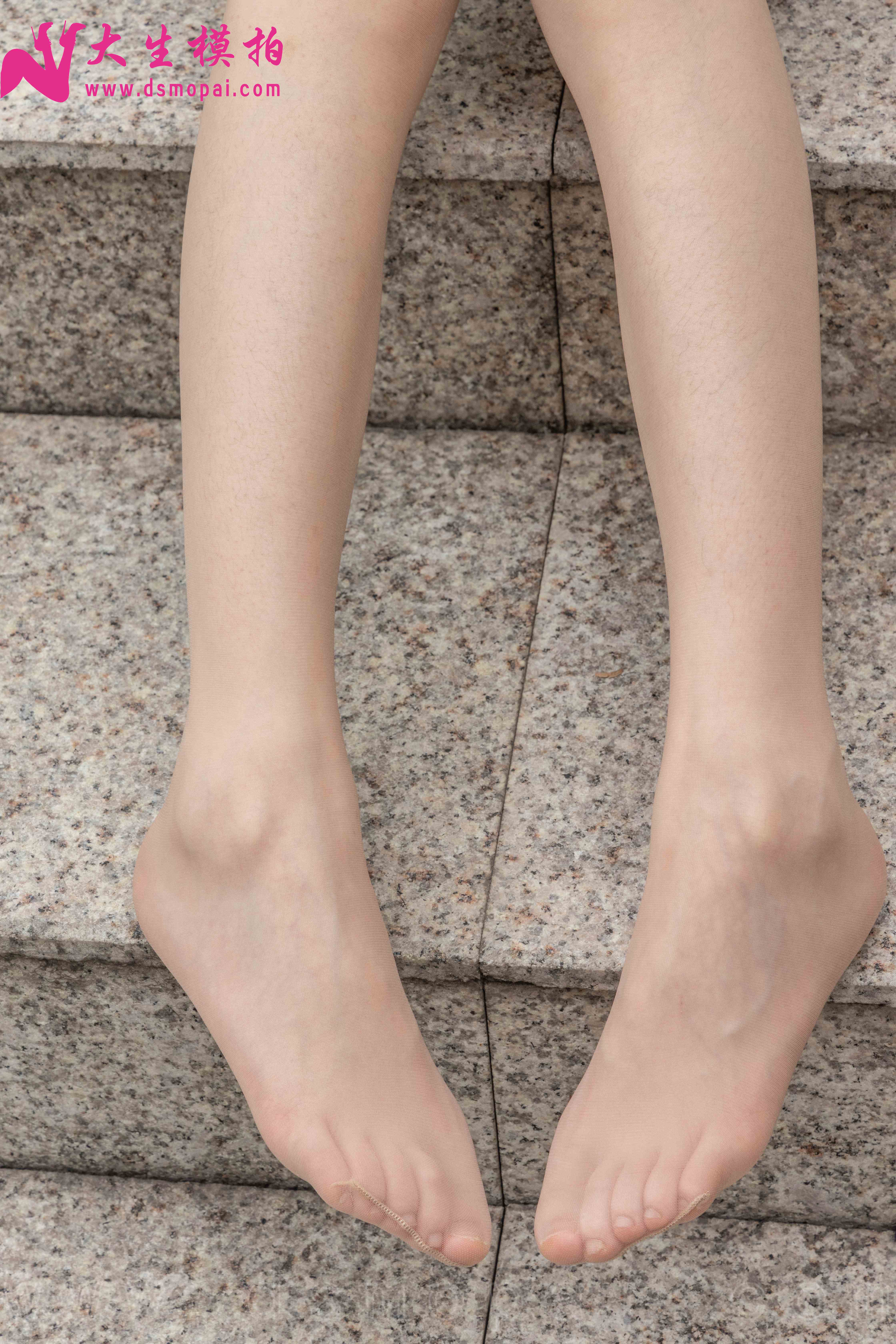 China Beauty Legs and feet 943