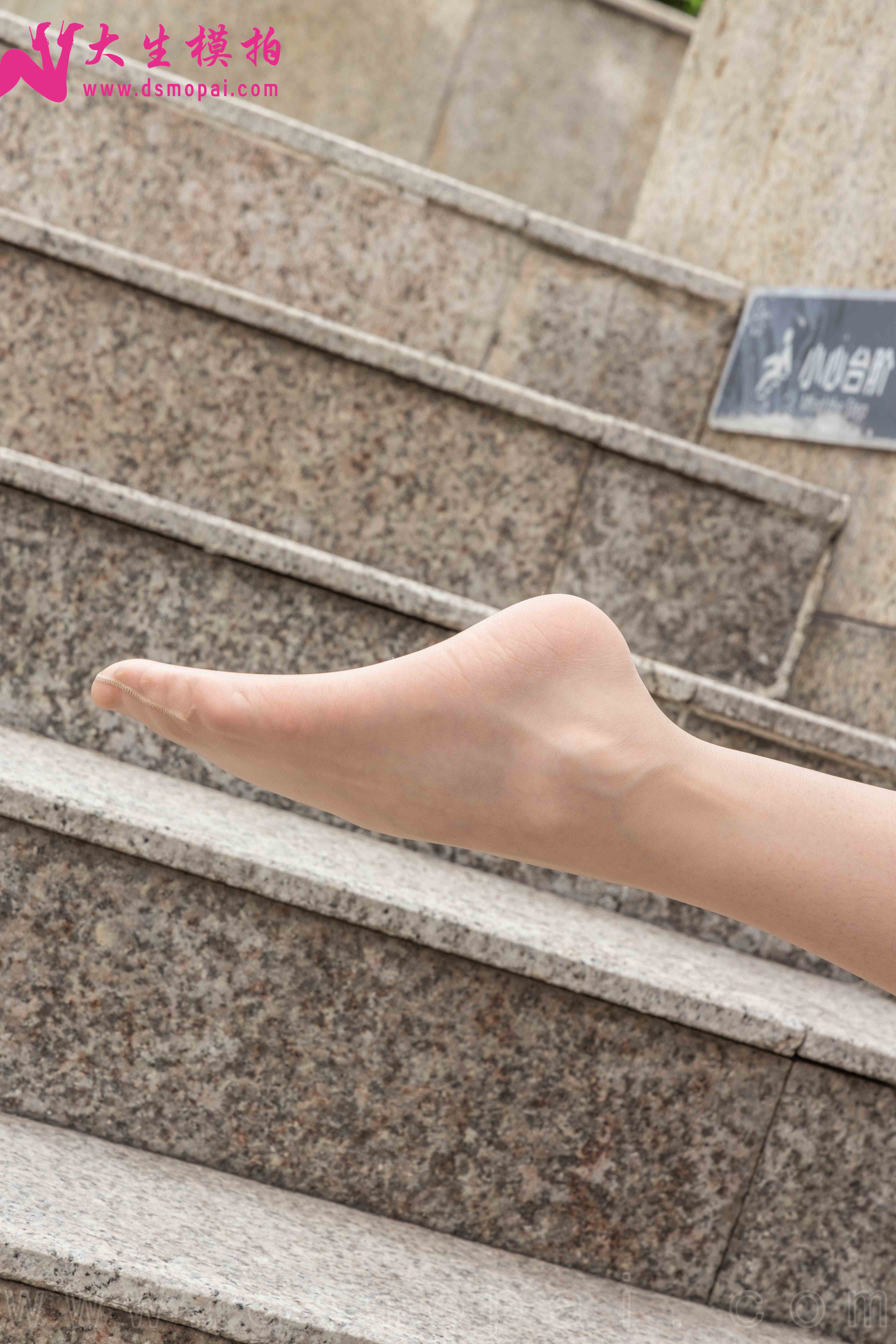 China Beauty Legs and feet 943