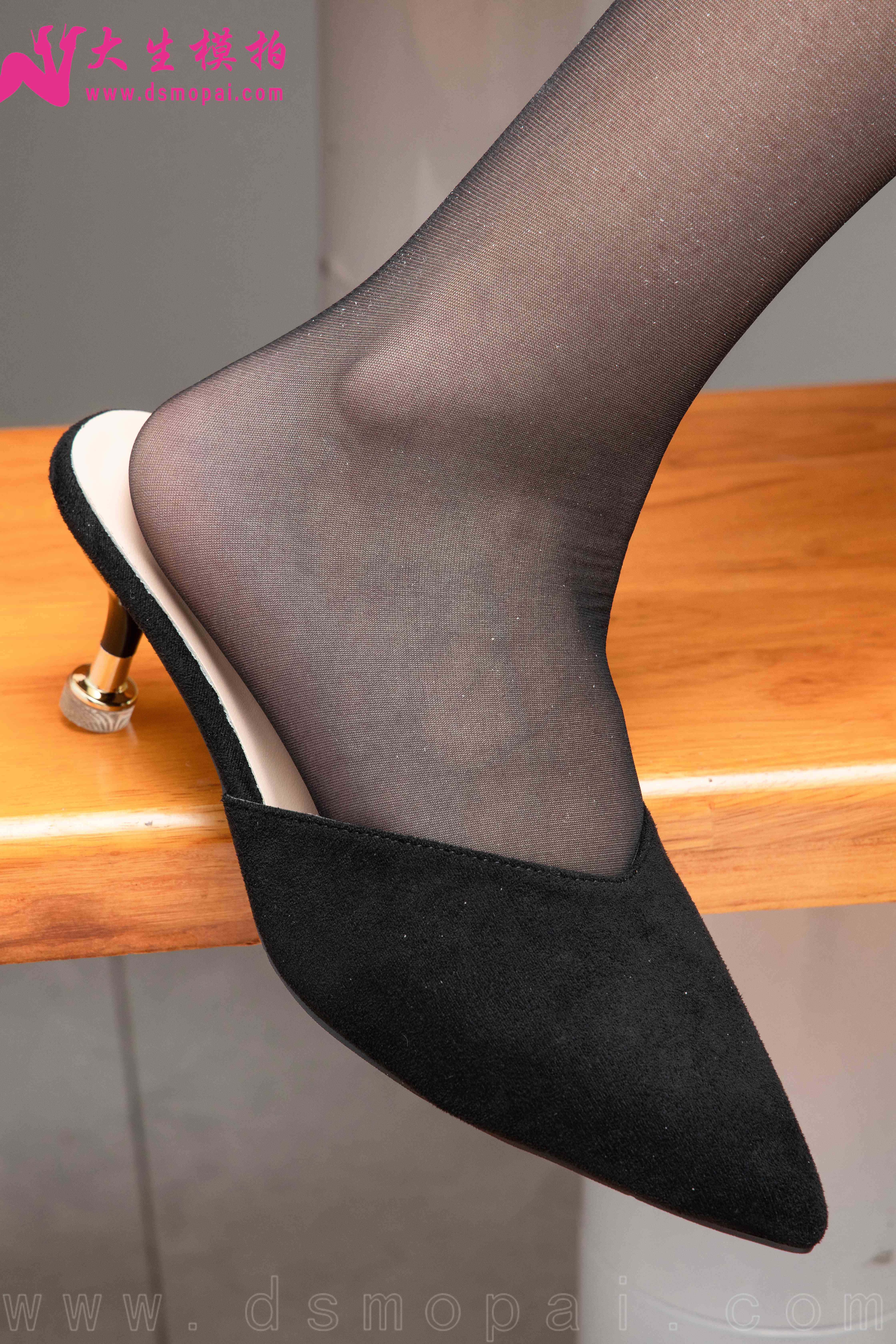 China Beauty Legs and feet 952