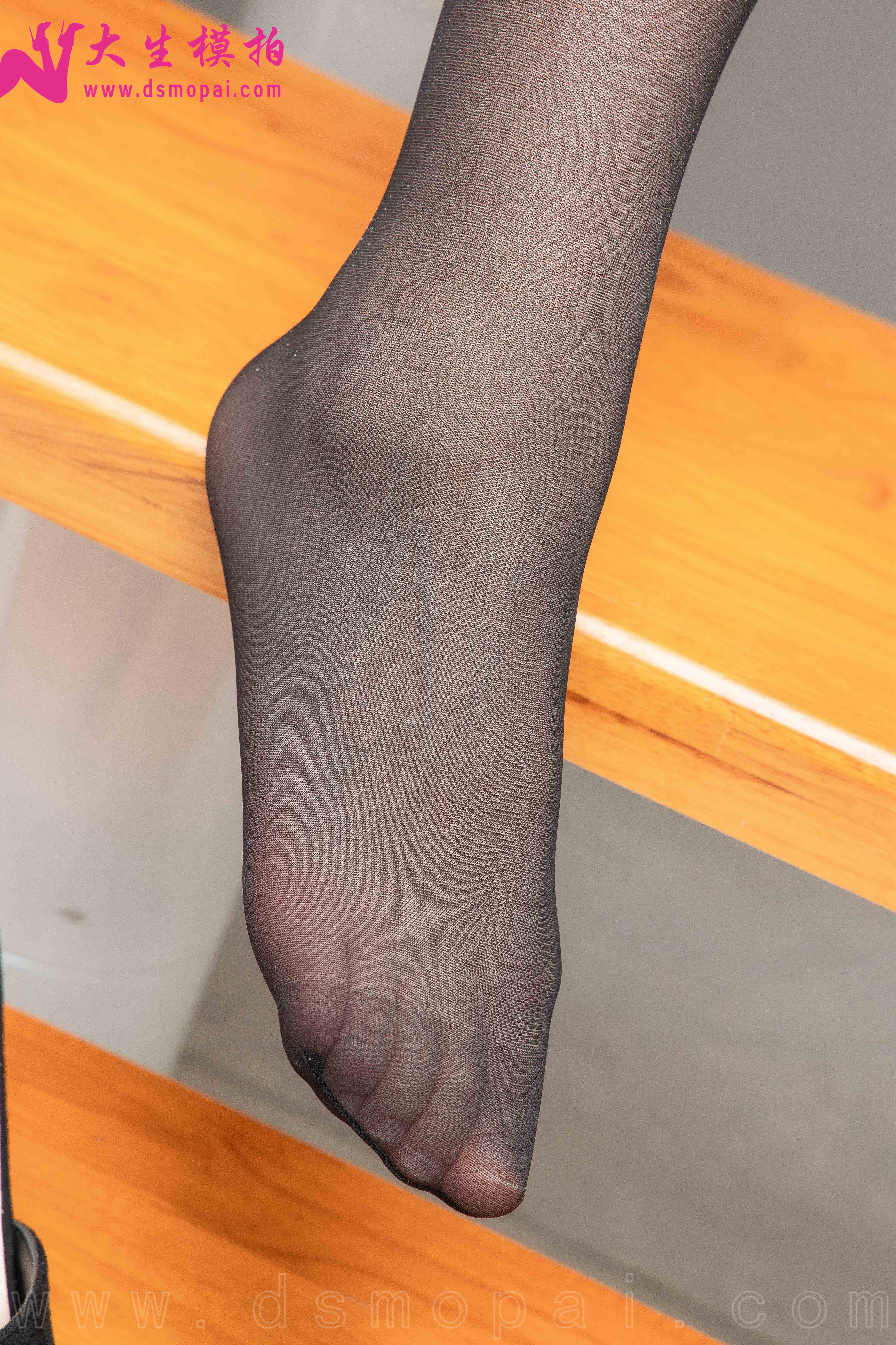 China Beauty Legs and feet 952