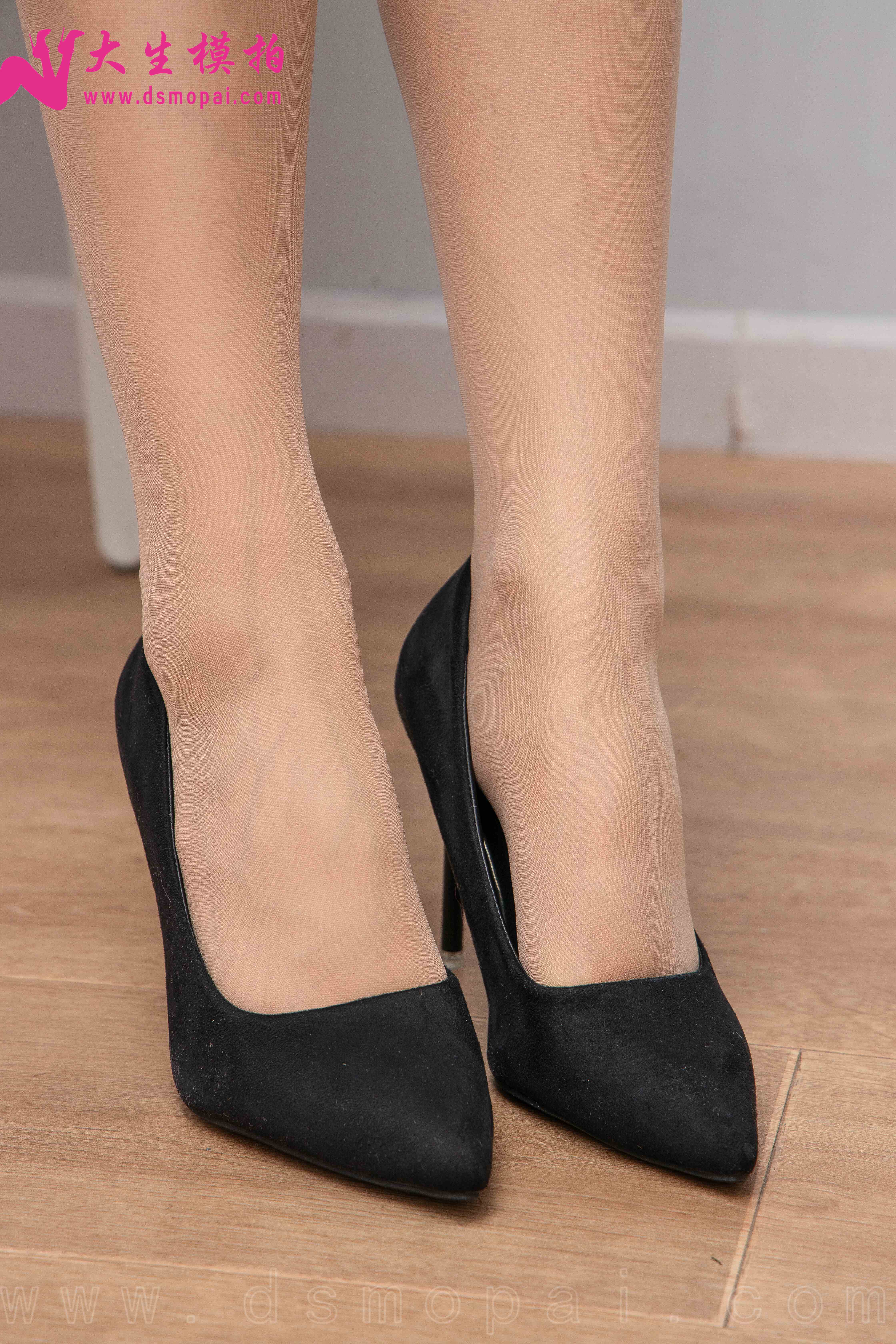 China Beauty Legs and feet 953