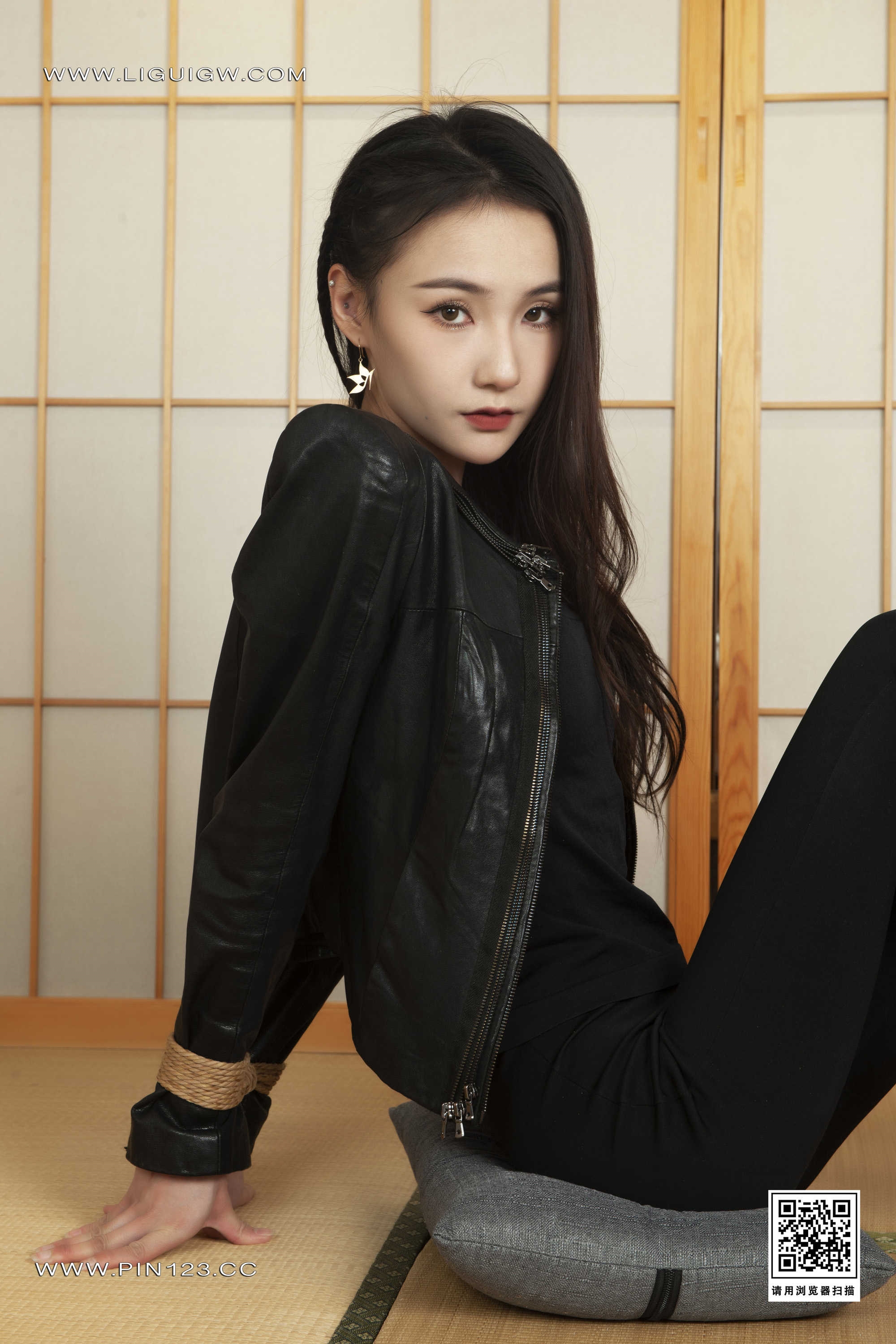 Chinese lady bondage 570