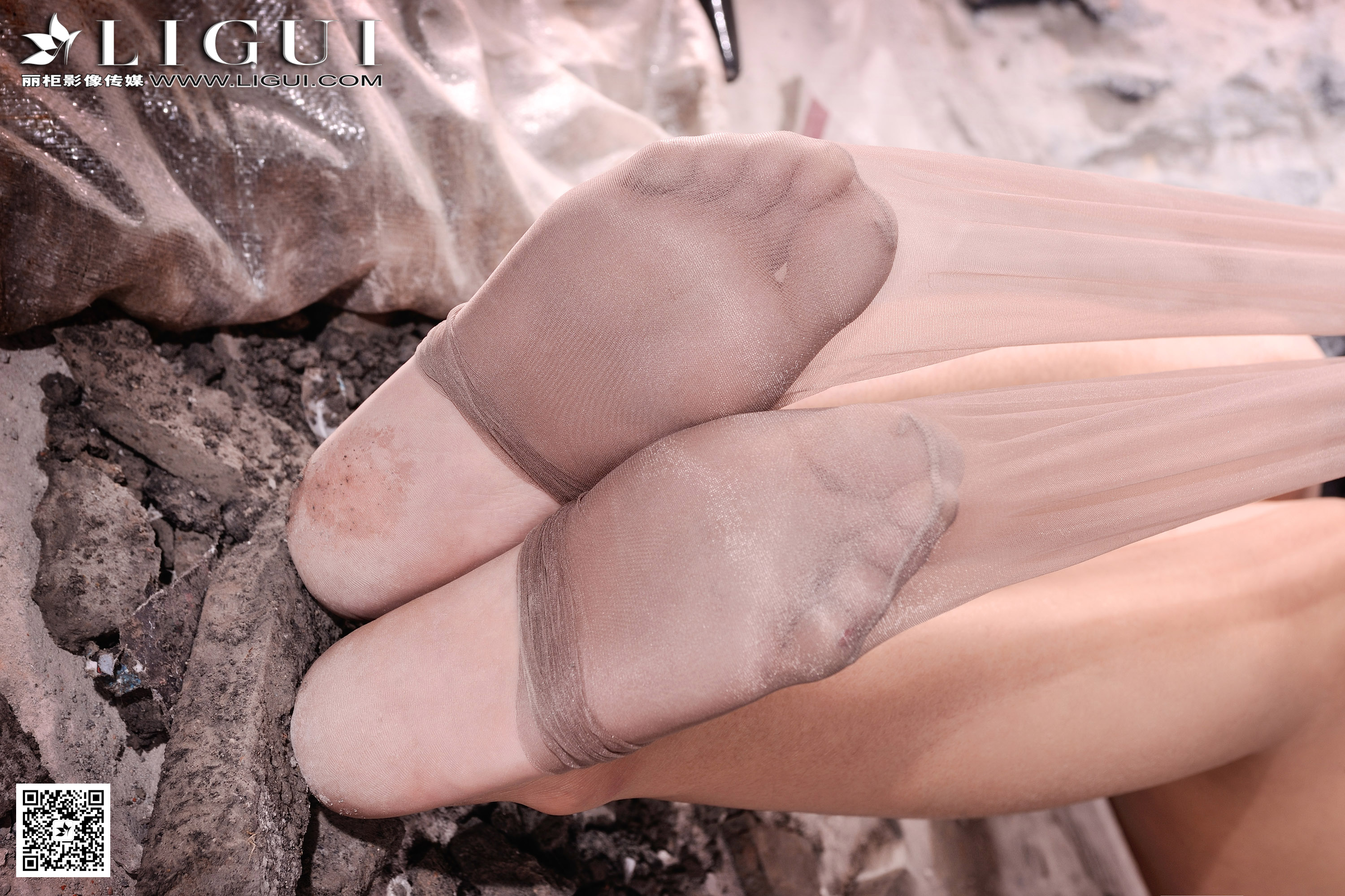 pretty lady dirty feet 28-2