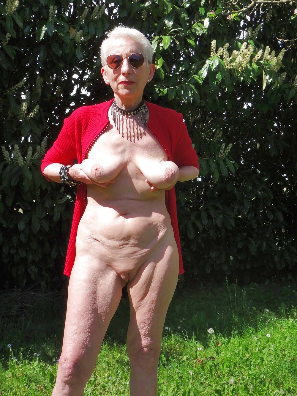 PICTURES GRANNY MATURE