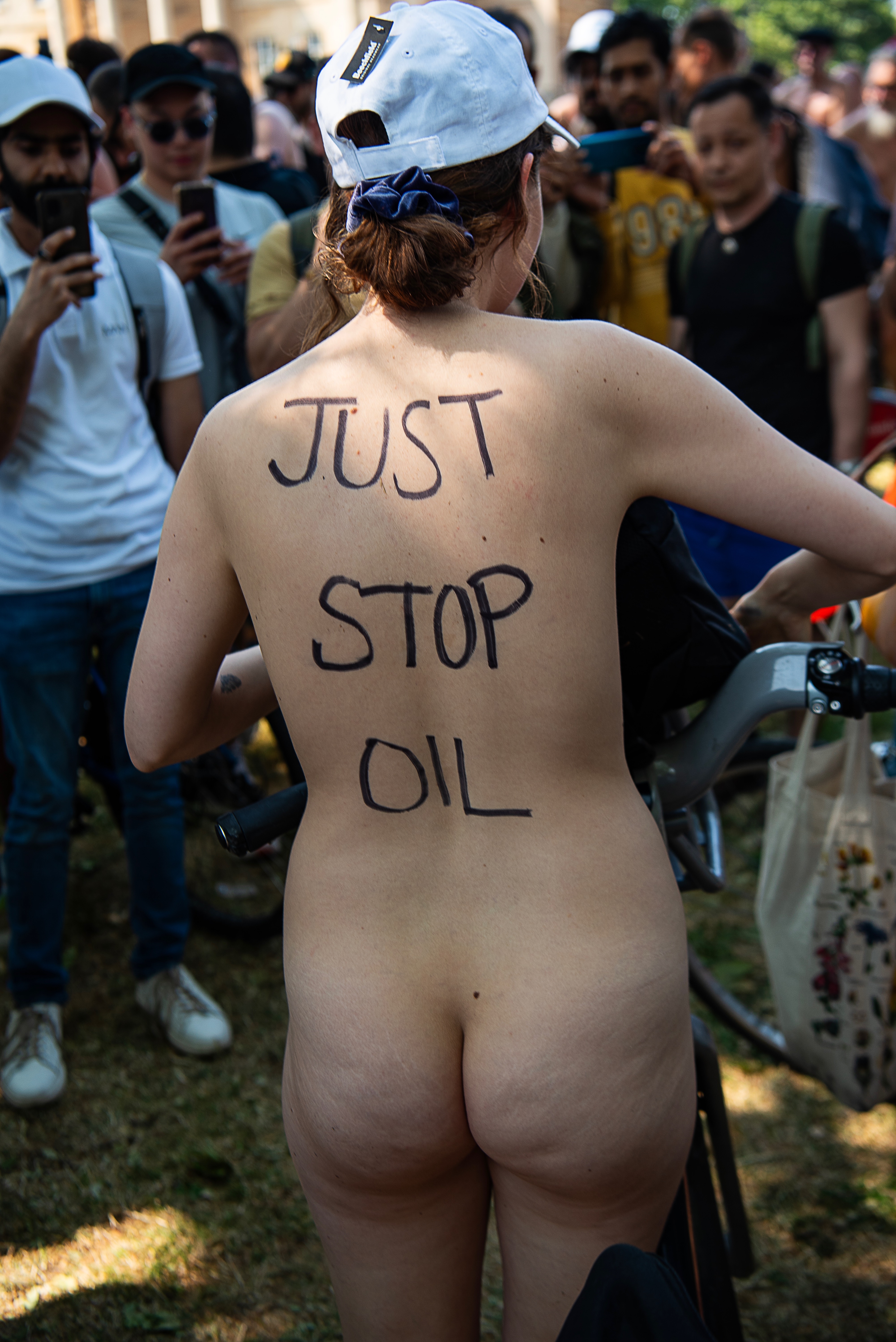 Fit slut Laura naked public