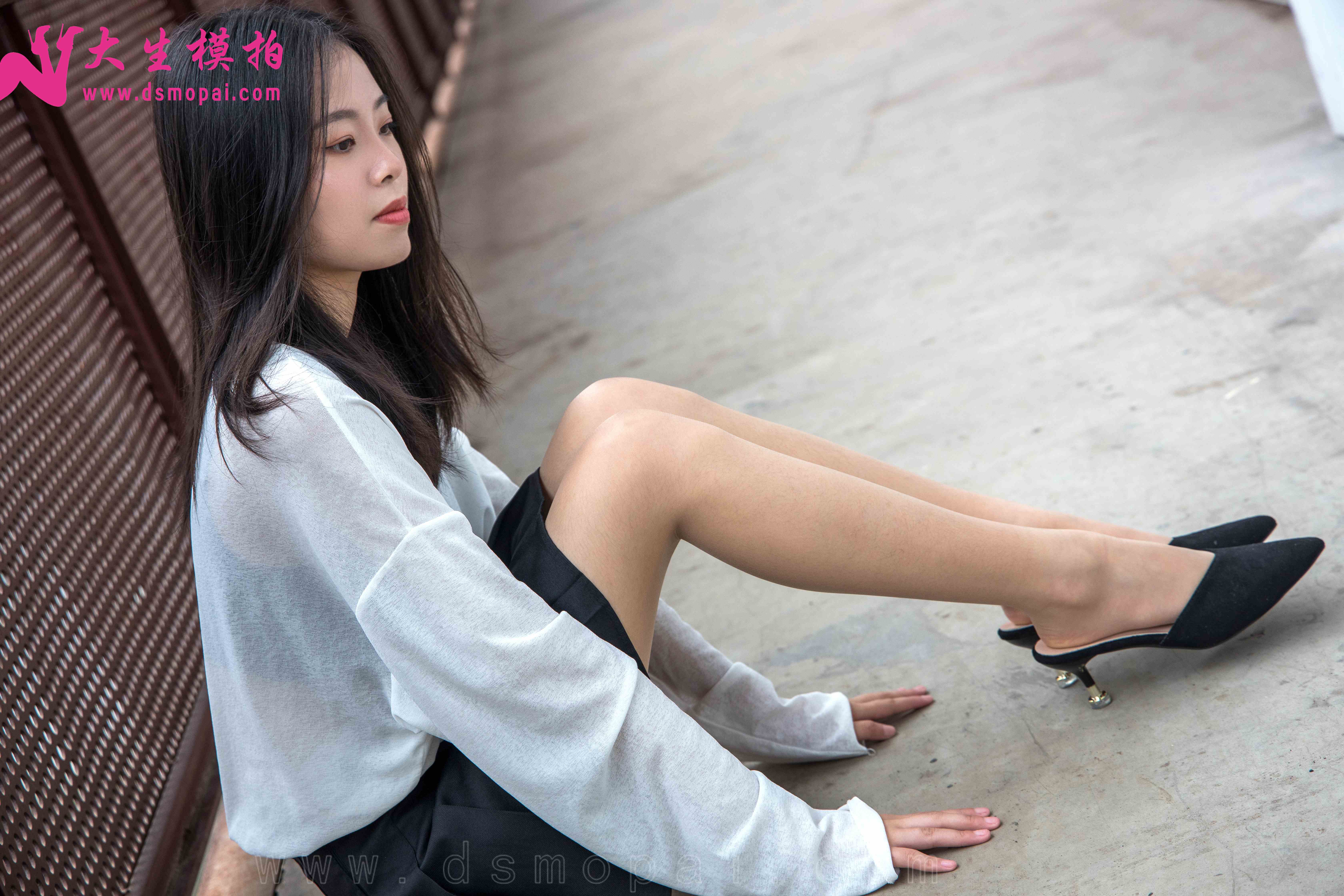 China Beauty Legs and feet 978