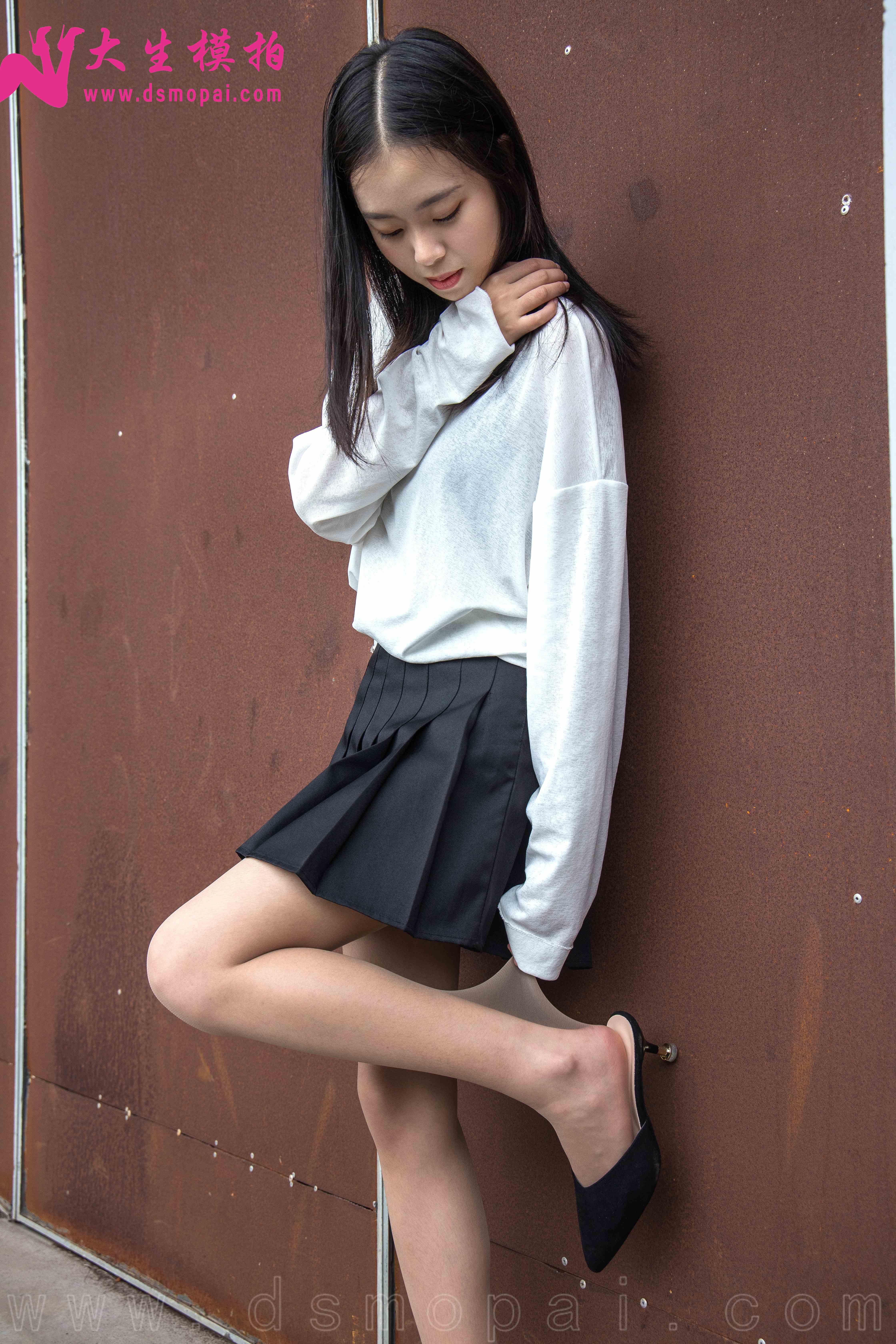 China Beauty Legs and feet 978