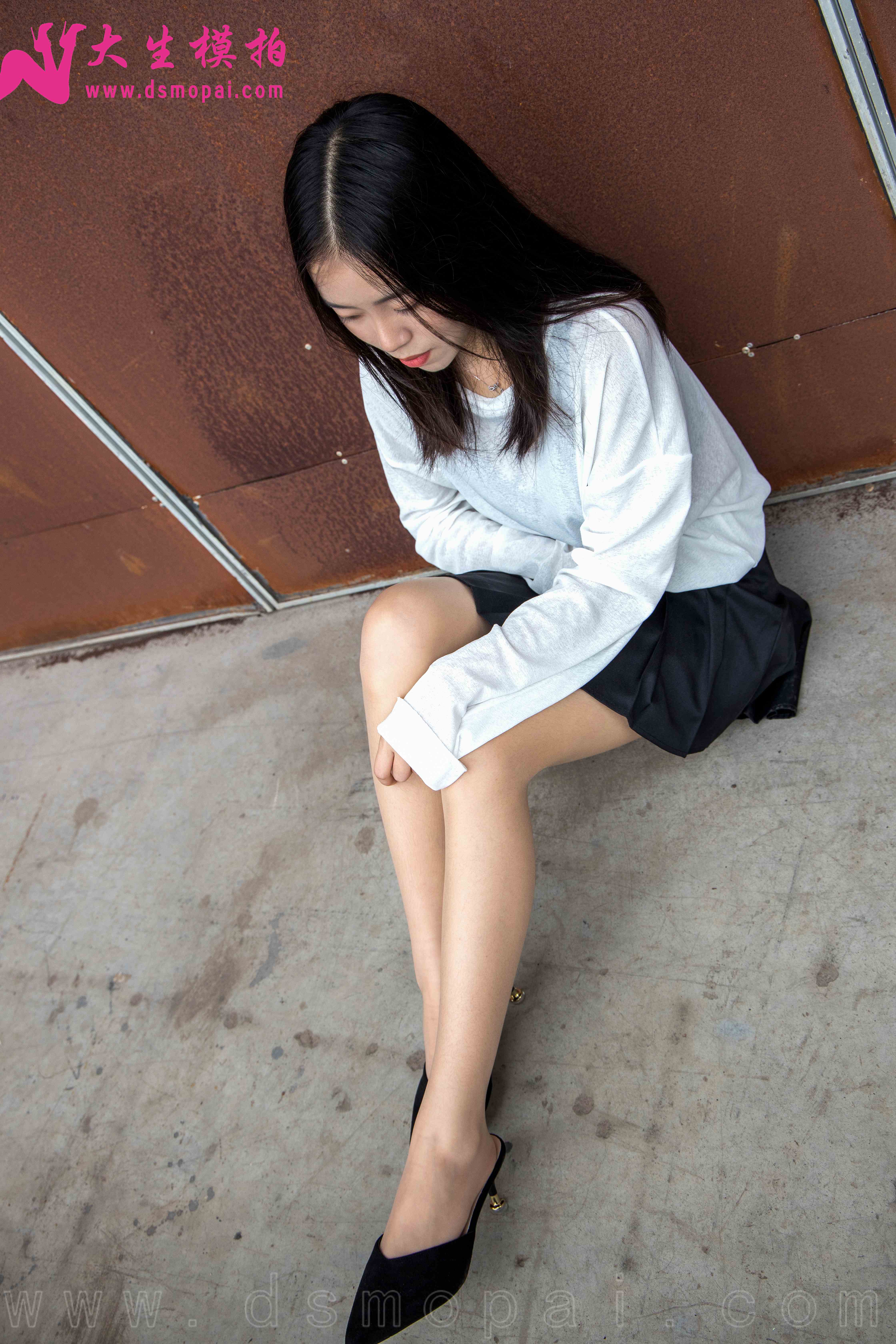 China Beauty Legs and feet 978