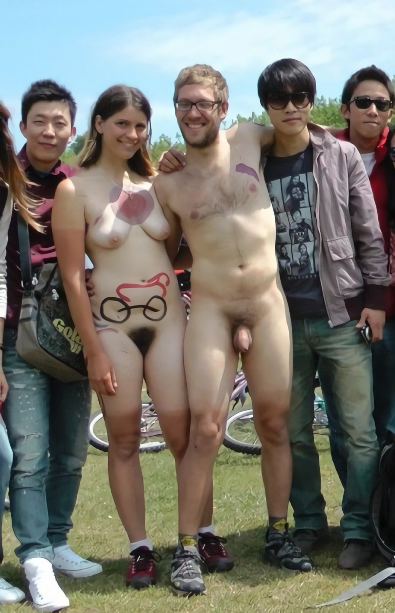 Cute slut Valkyrie naked public