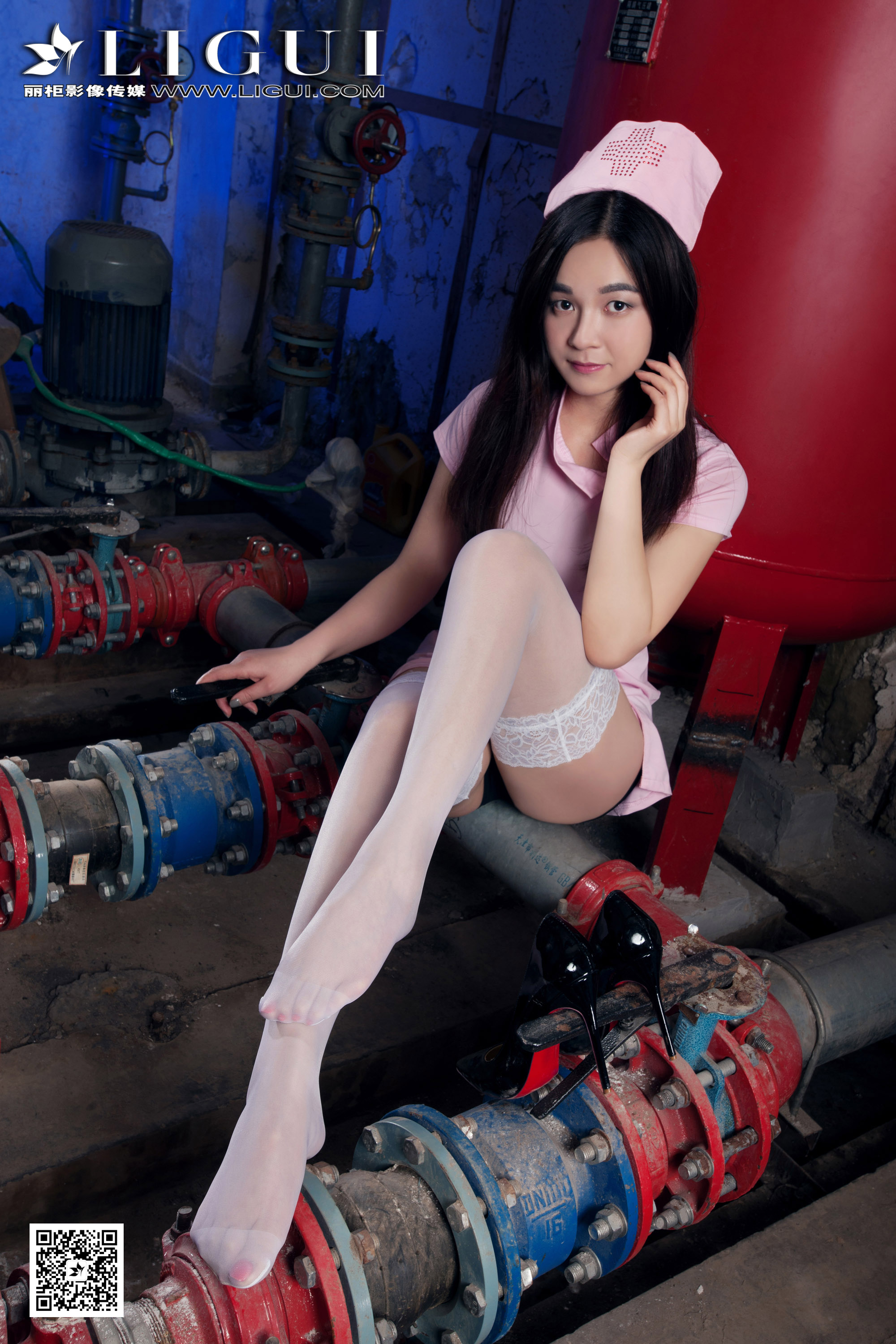 pretty lady dirty feet 30