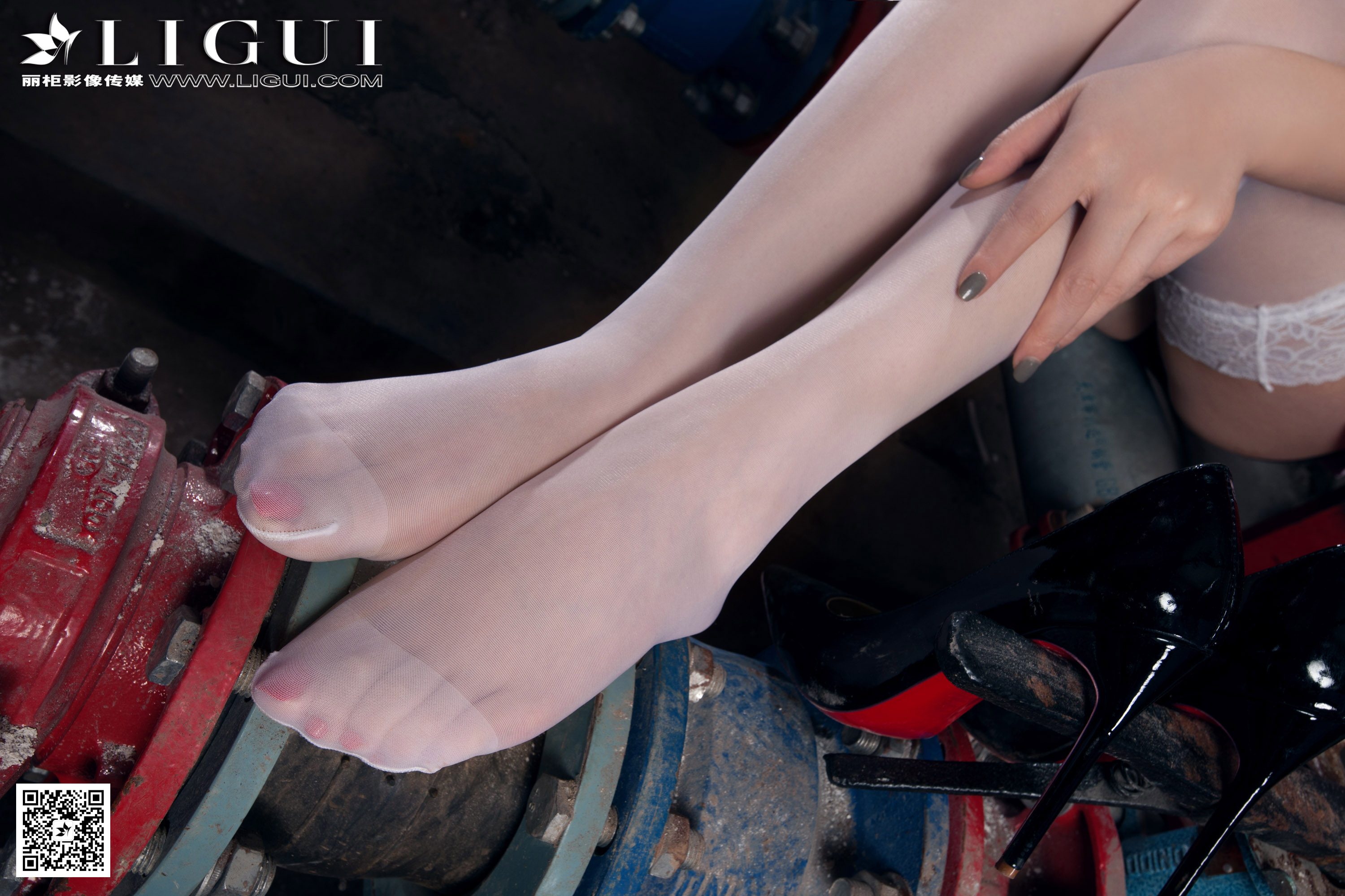 pretty lady dirty feet 30