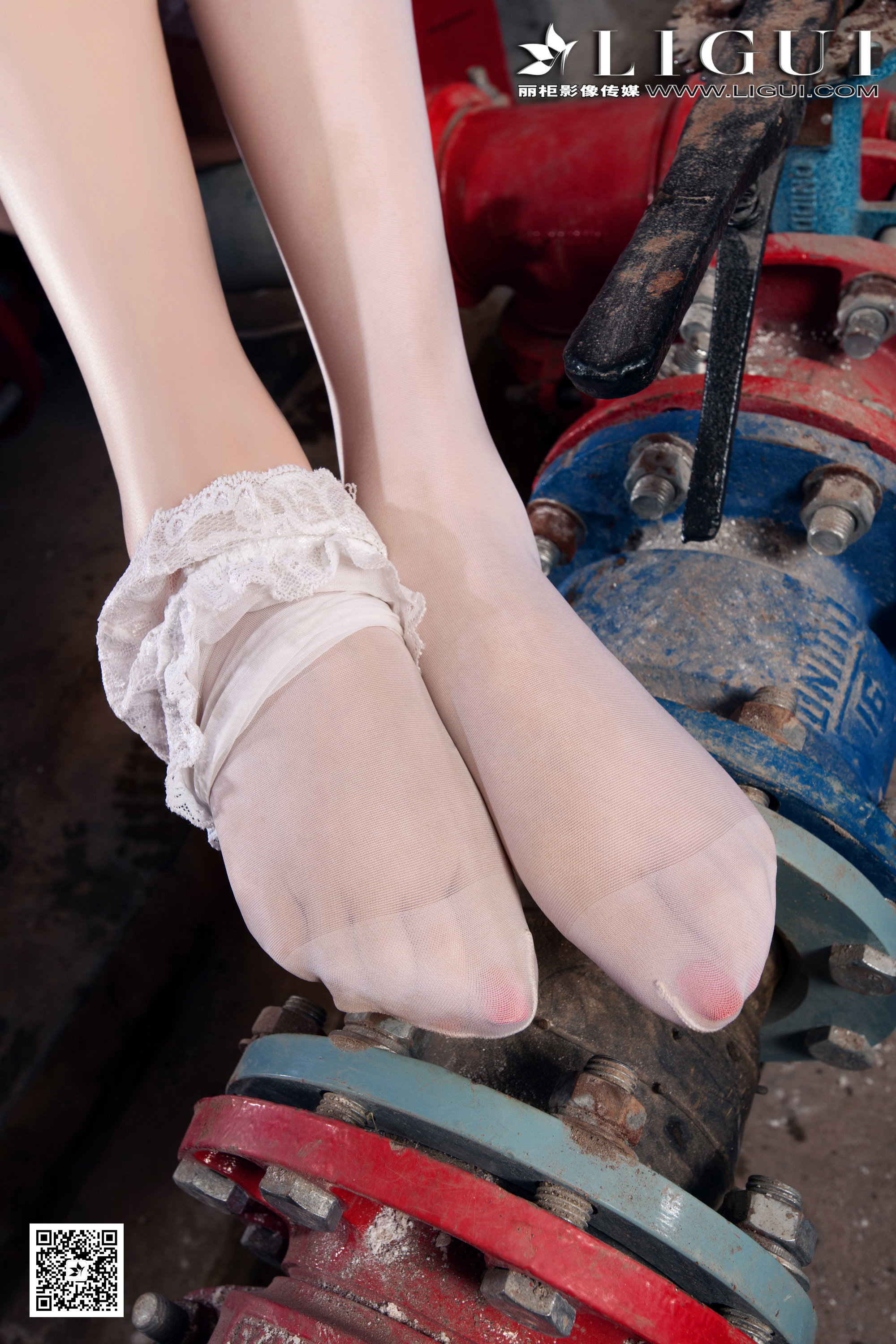 pretty lady dirty feet 30