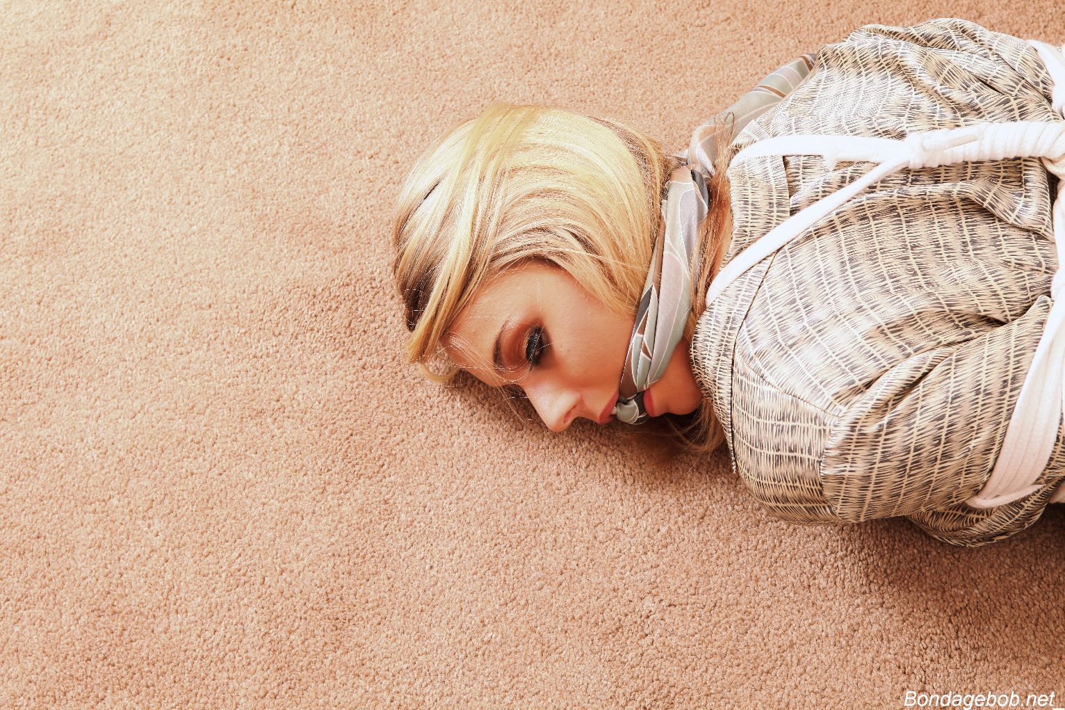 Tied Sexy Beauties 205-2