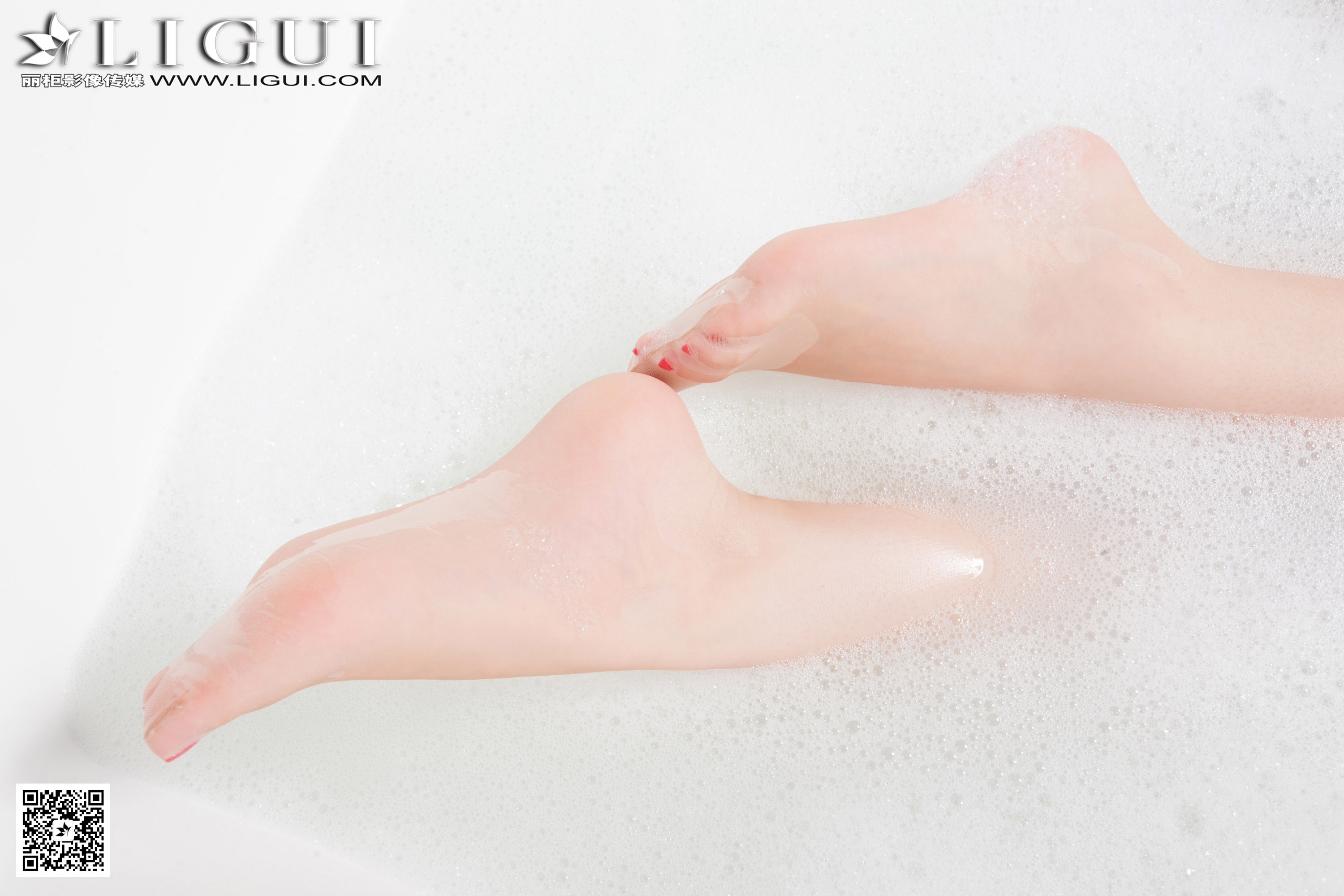 pretty lady dirty feet 32-2