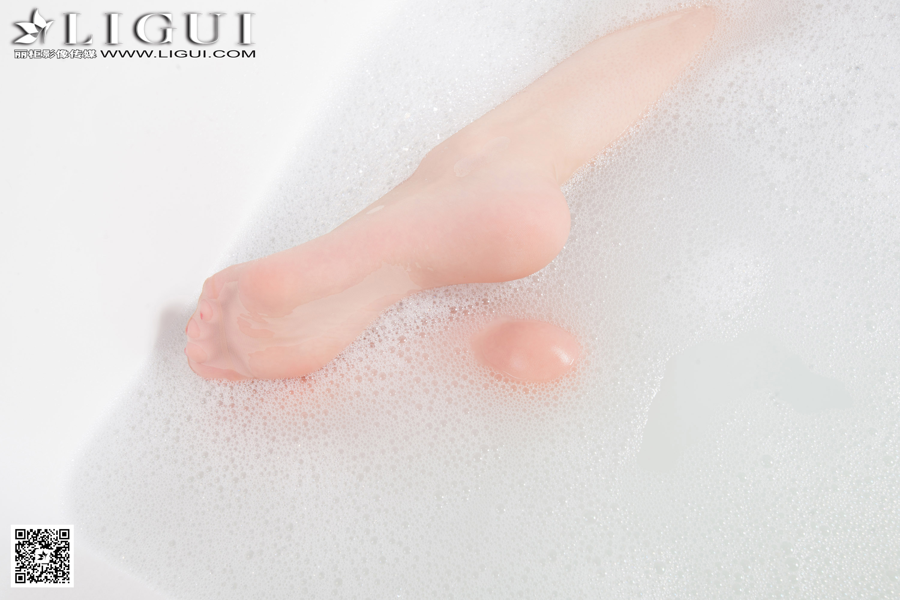 pretty lady dirty feet 32-2