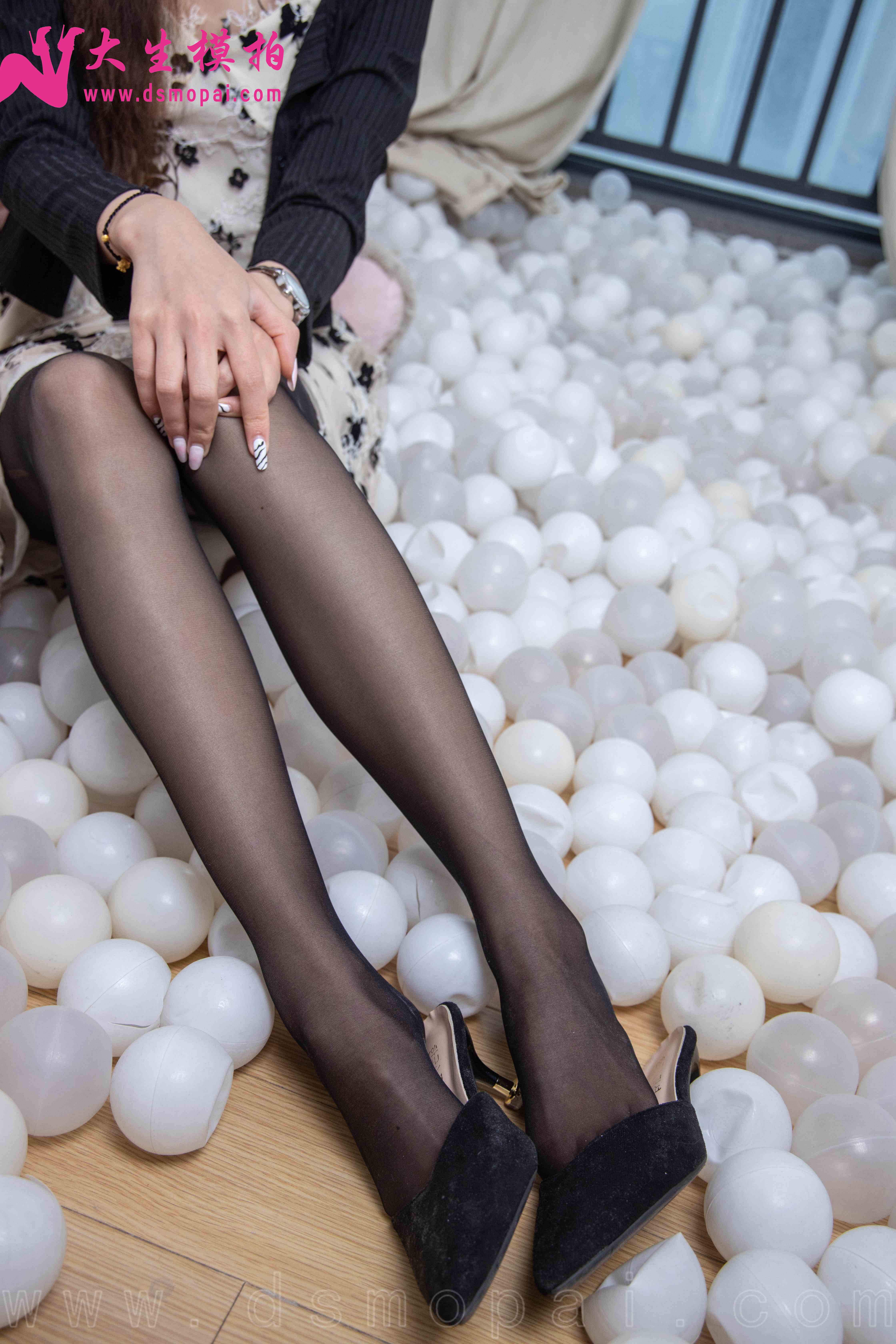 China Beauty Legs and feet 999