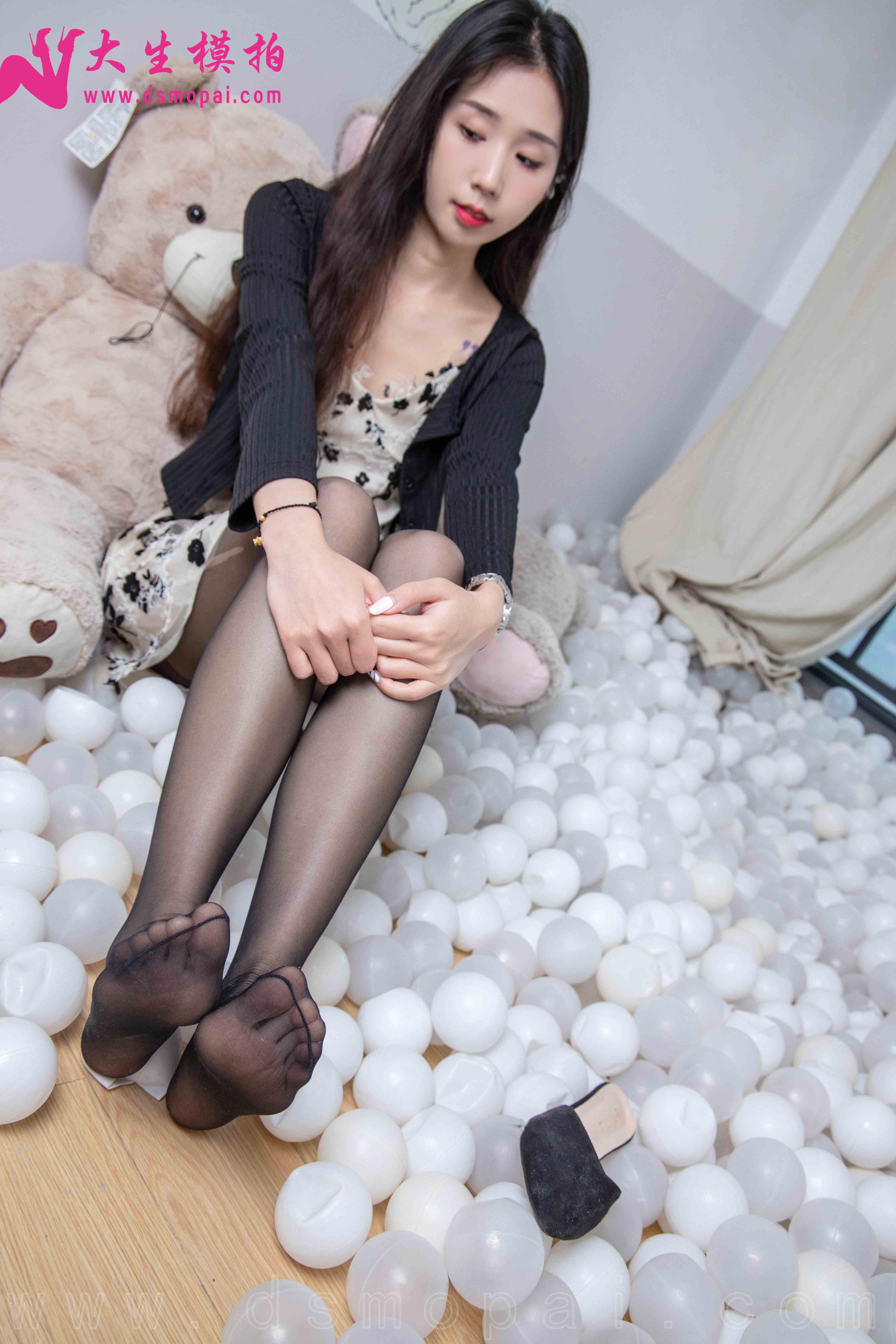 China Beauty Legs and feet 999