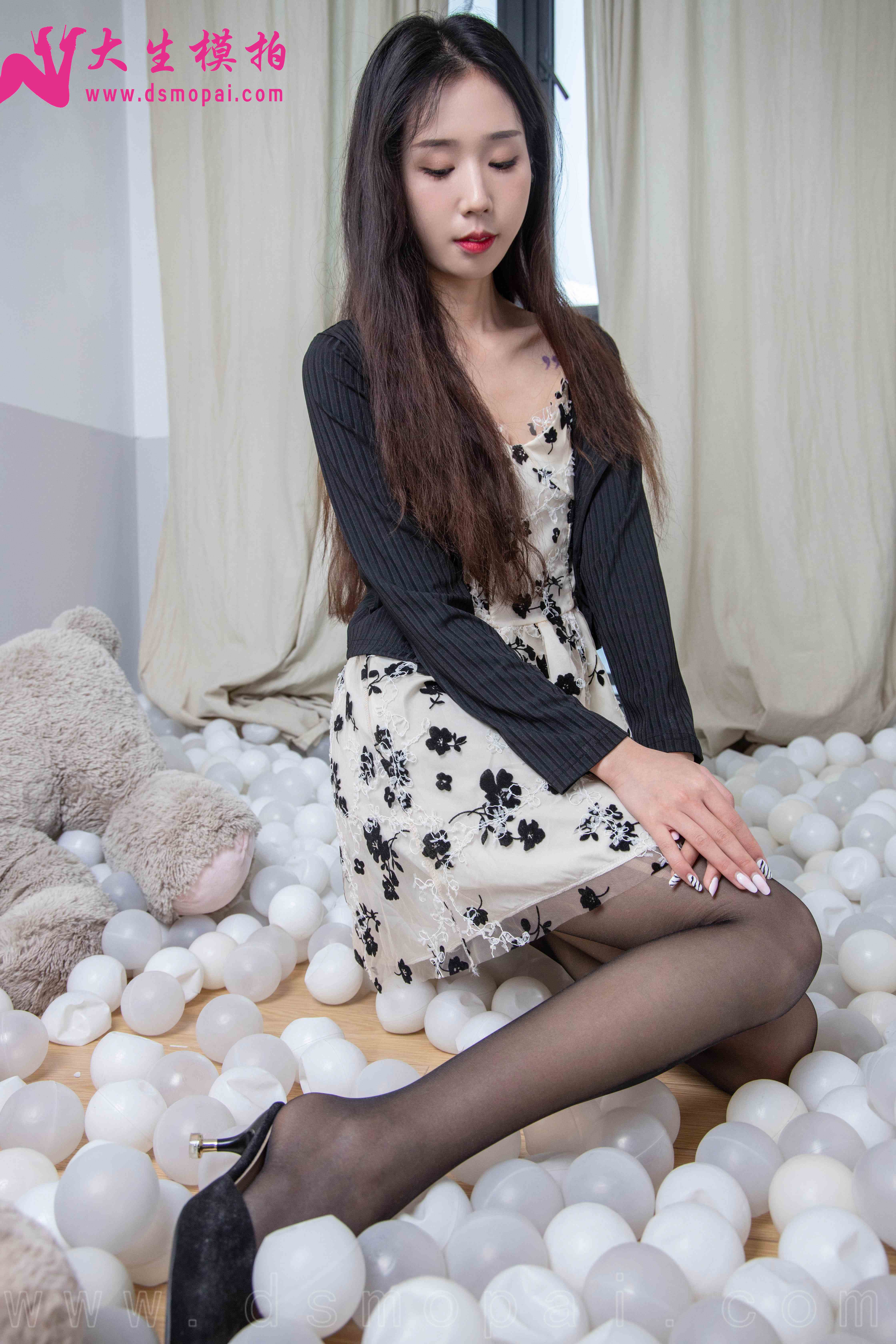 China Beauty Legs and feet 999