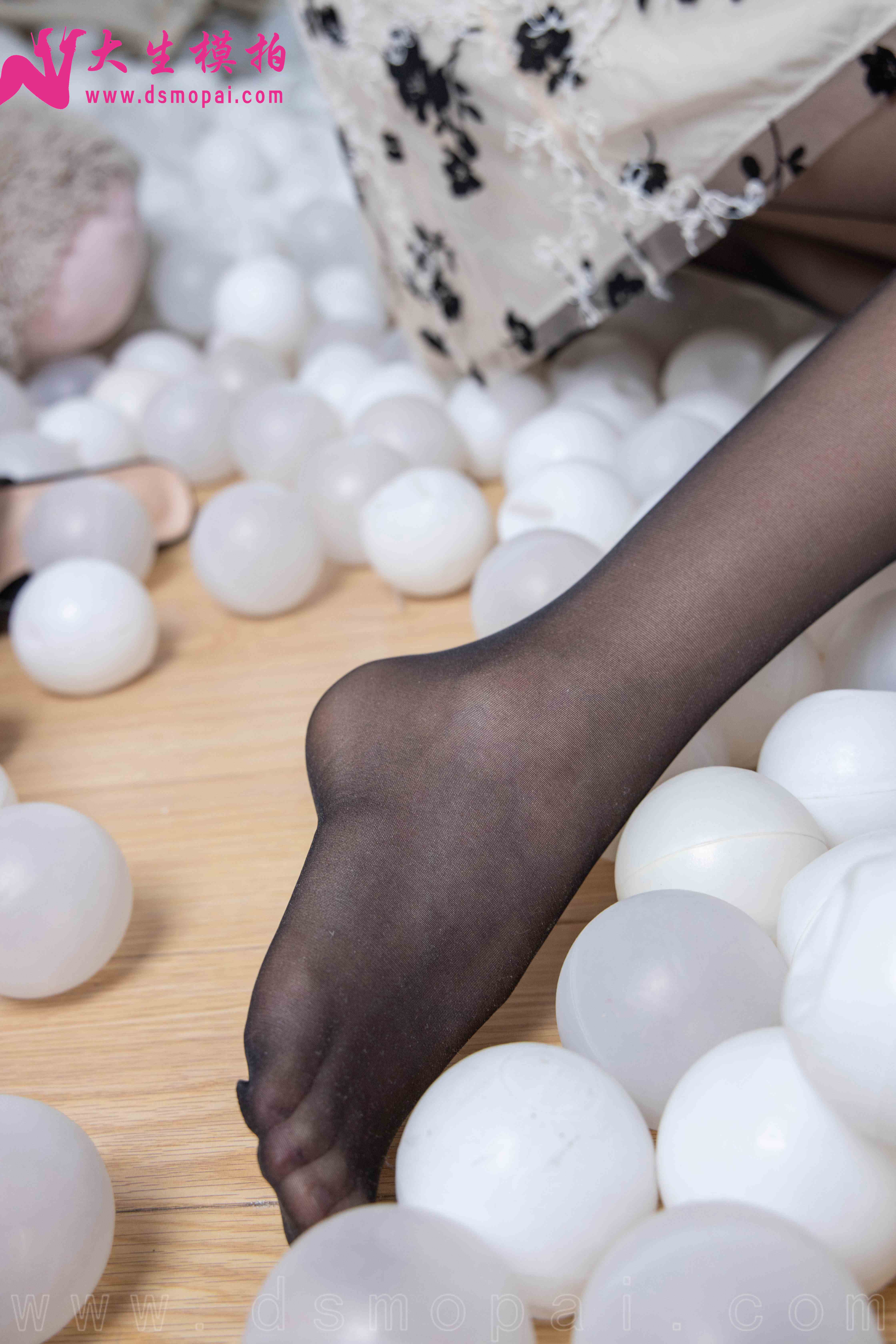 China Beauty Legs and feet 999