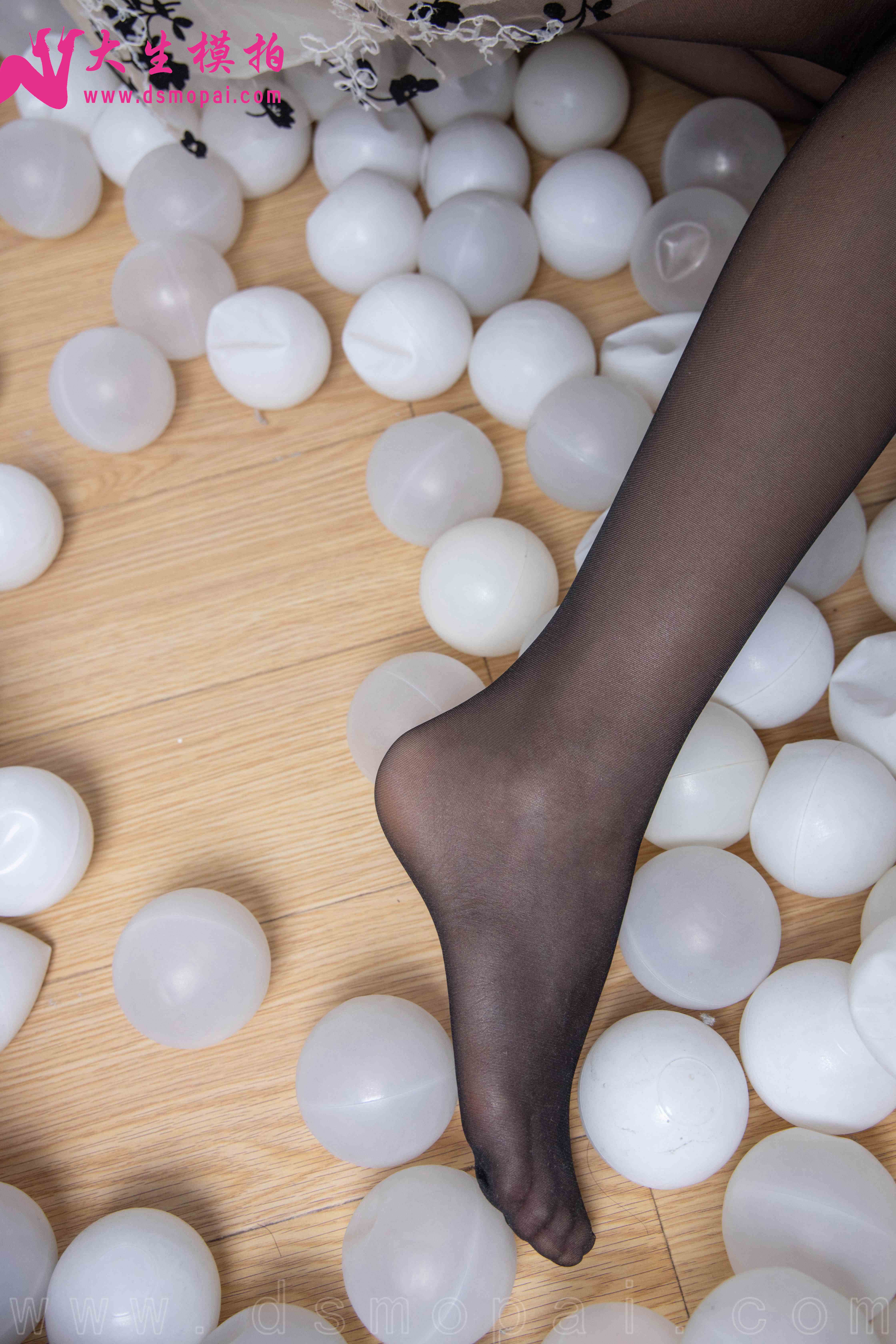 China Beauty Legs and feet 999