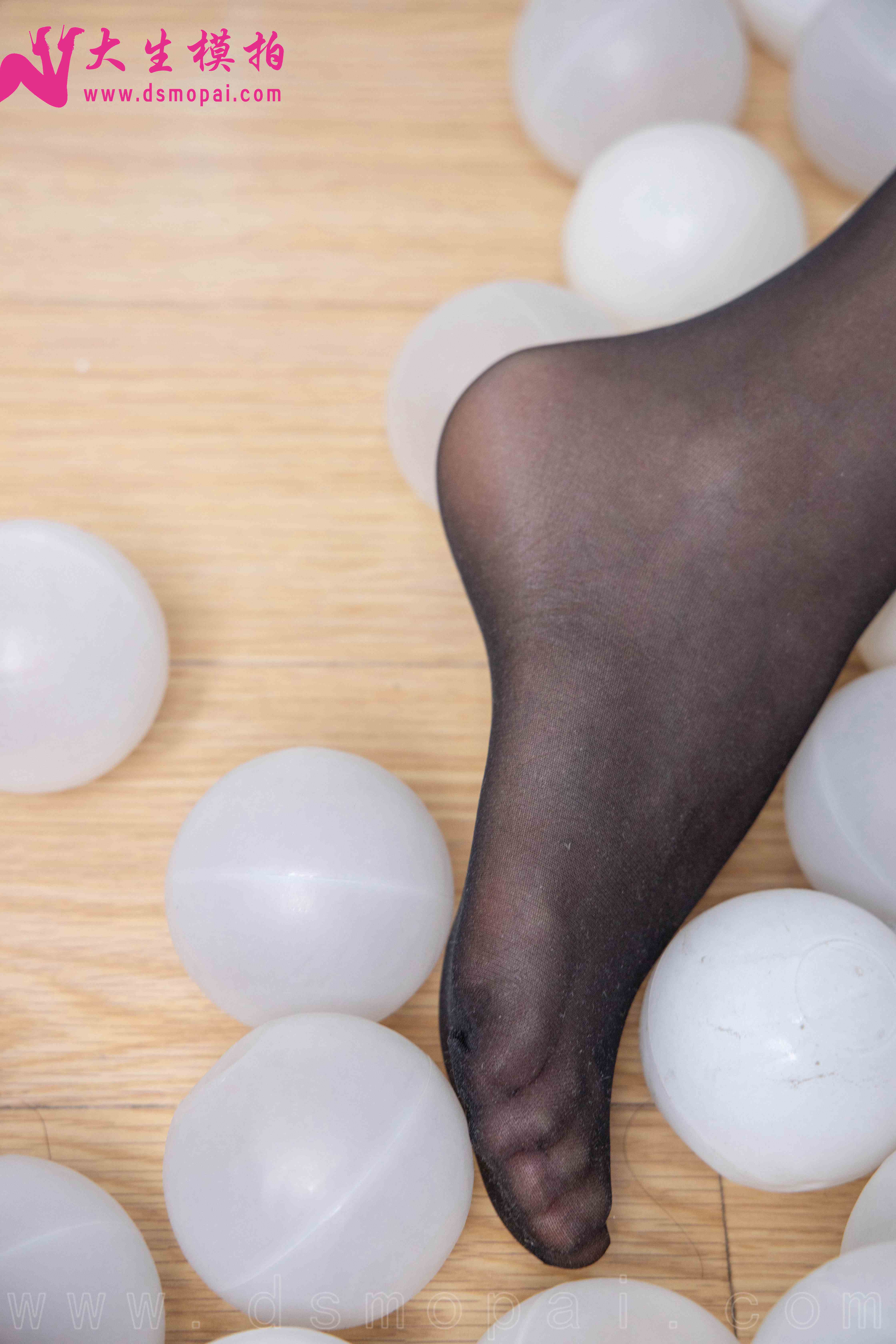 China Beauty Legs and feet 999