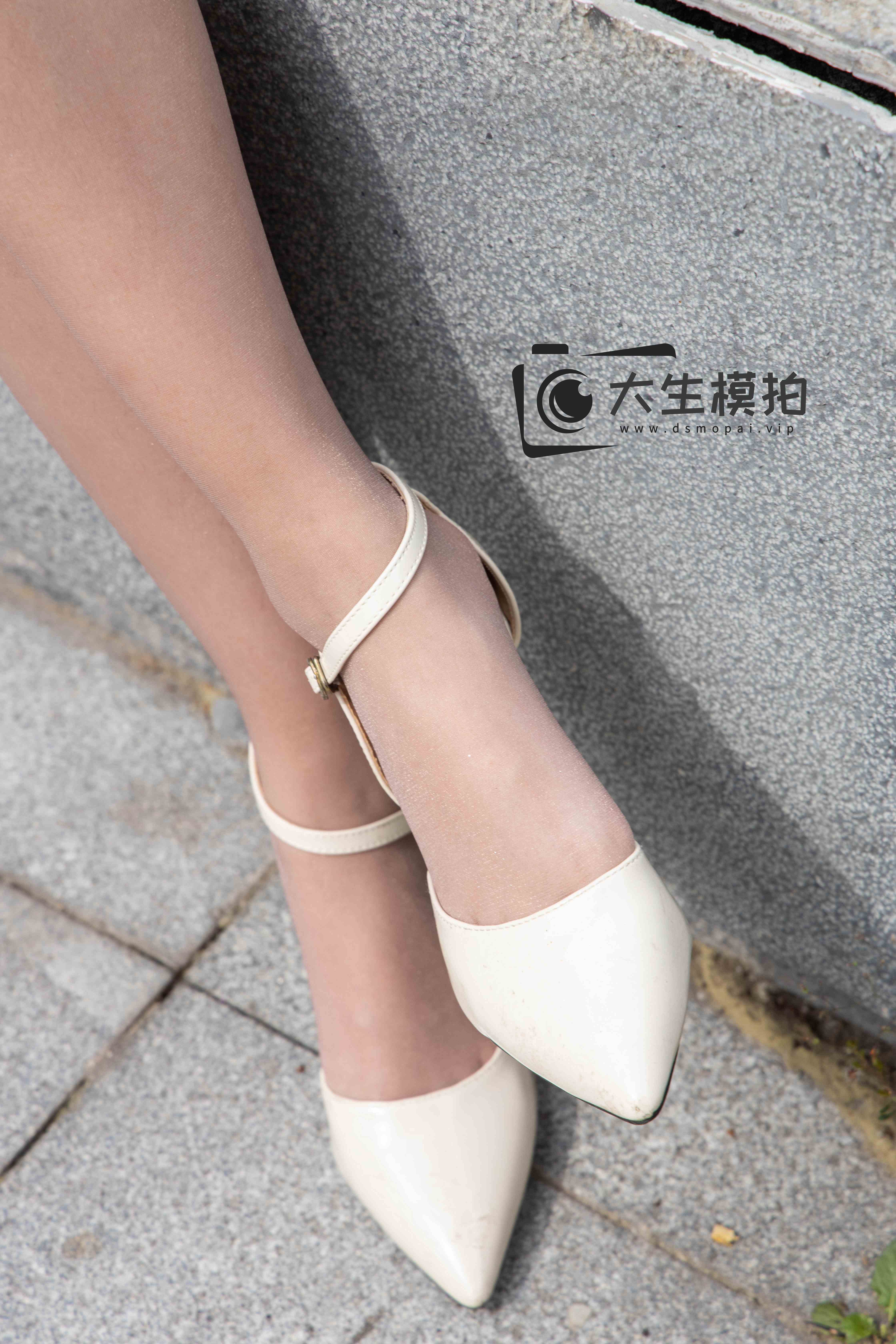 China Beauty Legs and feet 1001