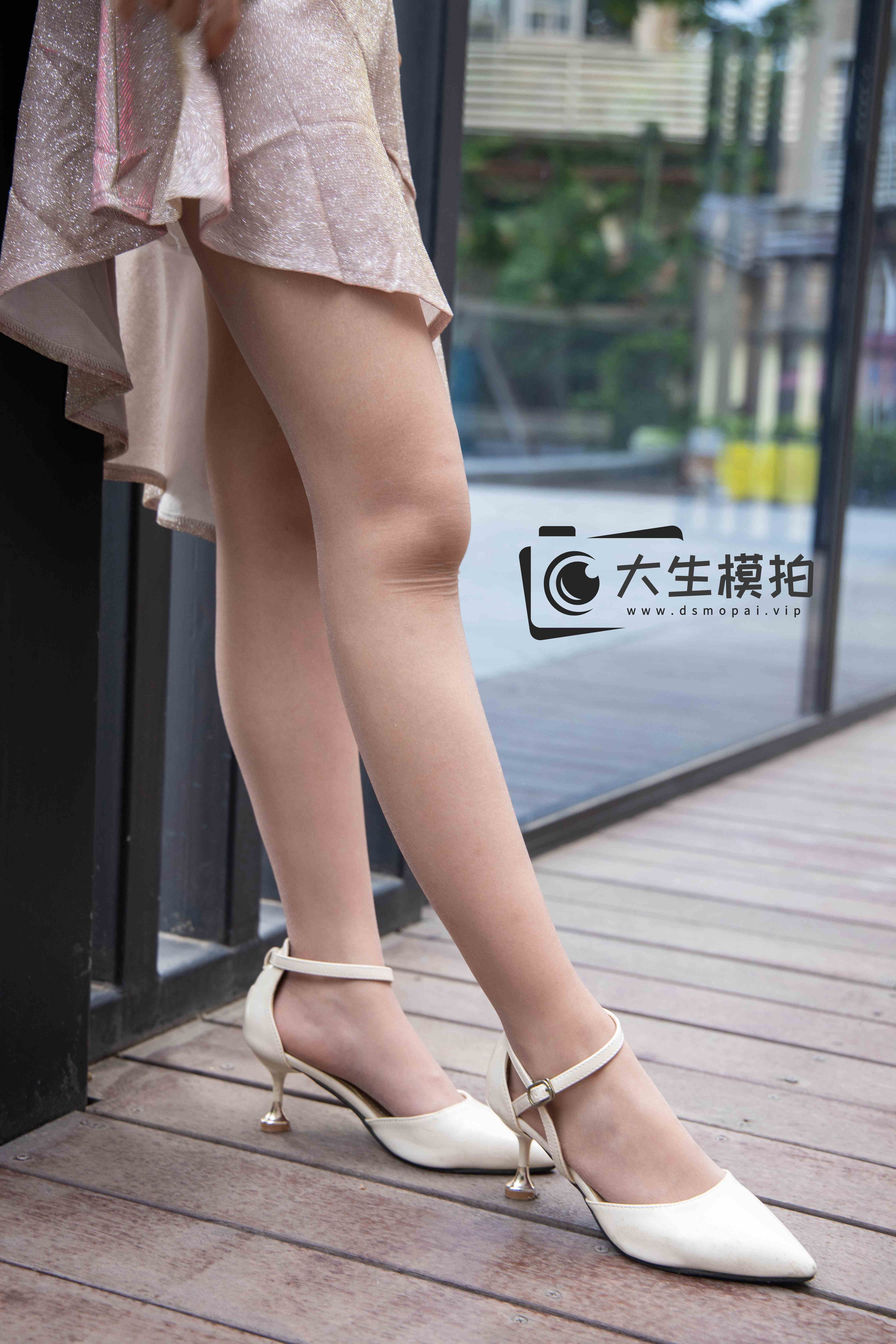 China Beauty Legs and feet 1001