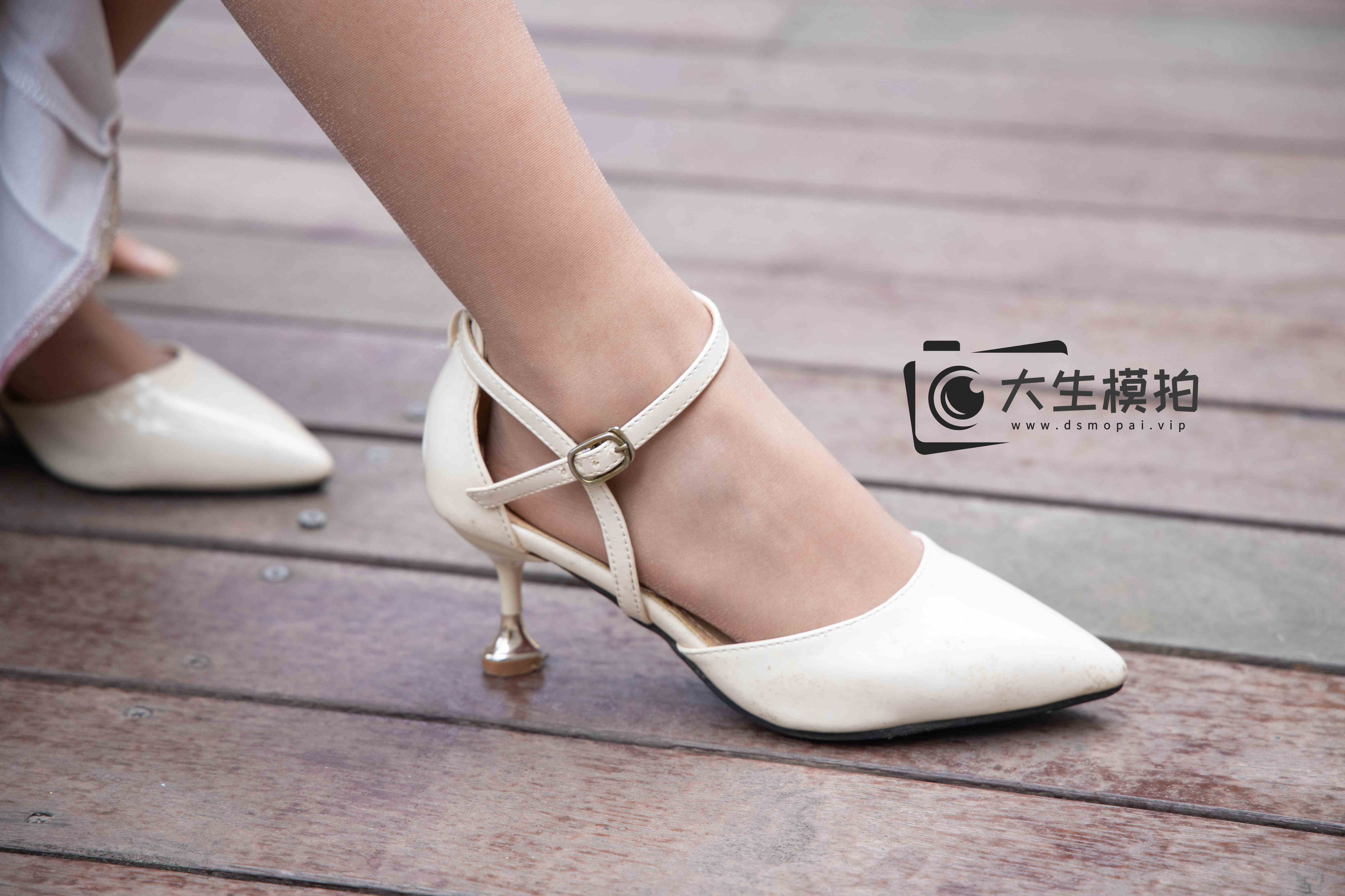 China Beauty Legs and feet 1001