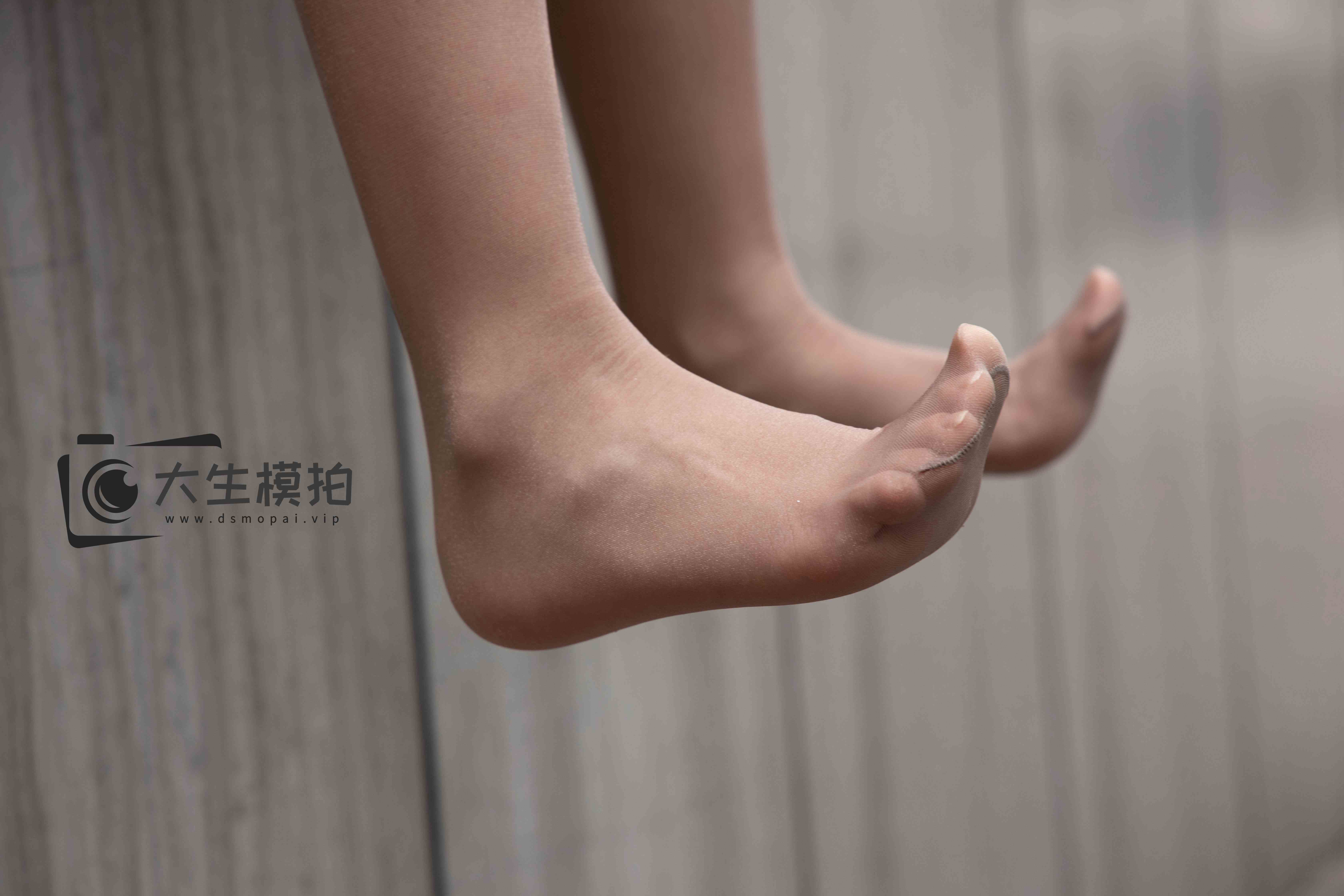 China Beauty Legs and feet 1001