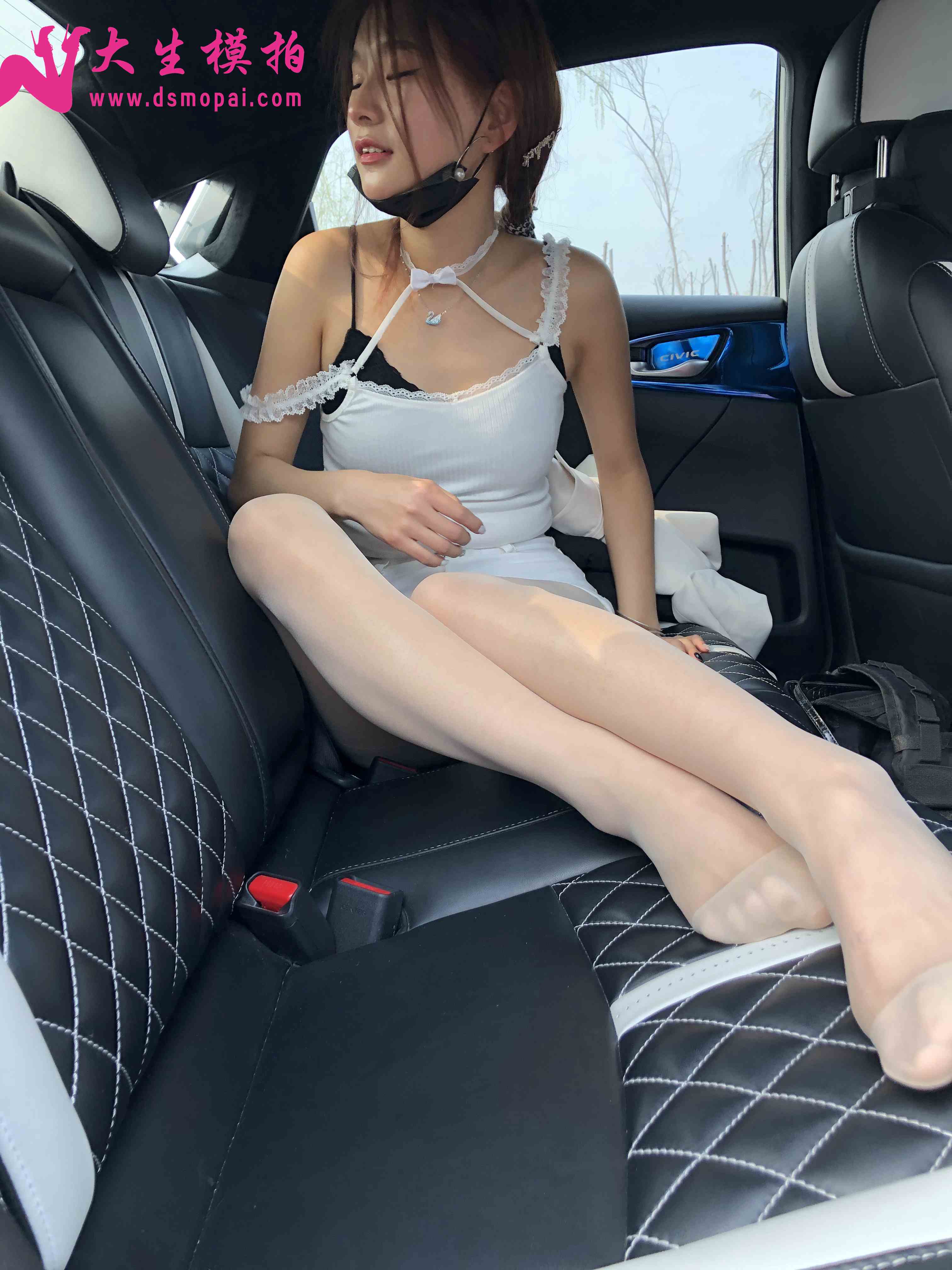 China Beauty Legs and feet 1007