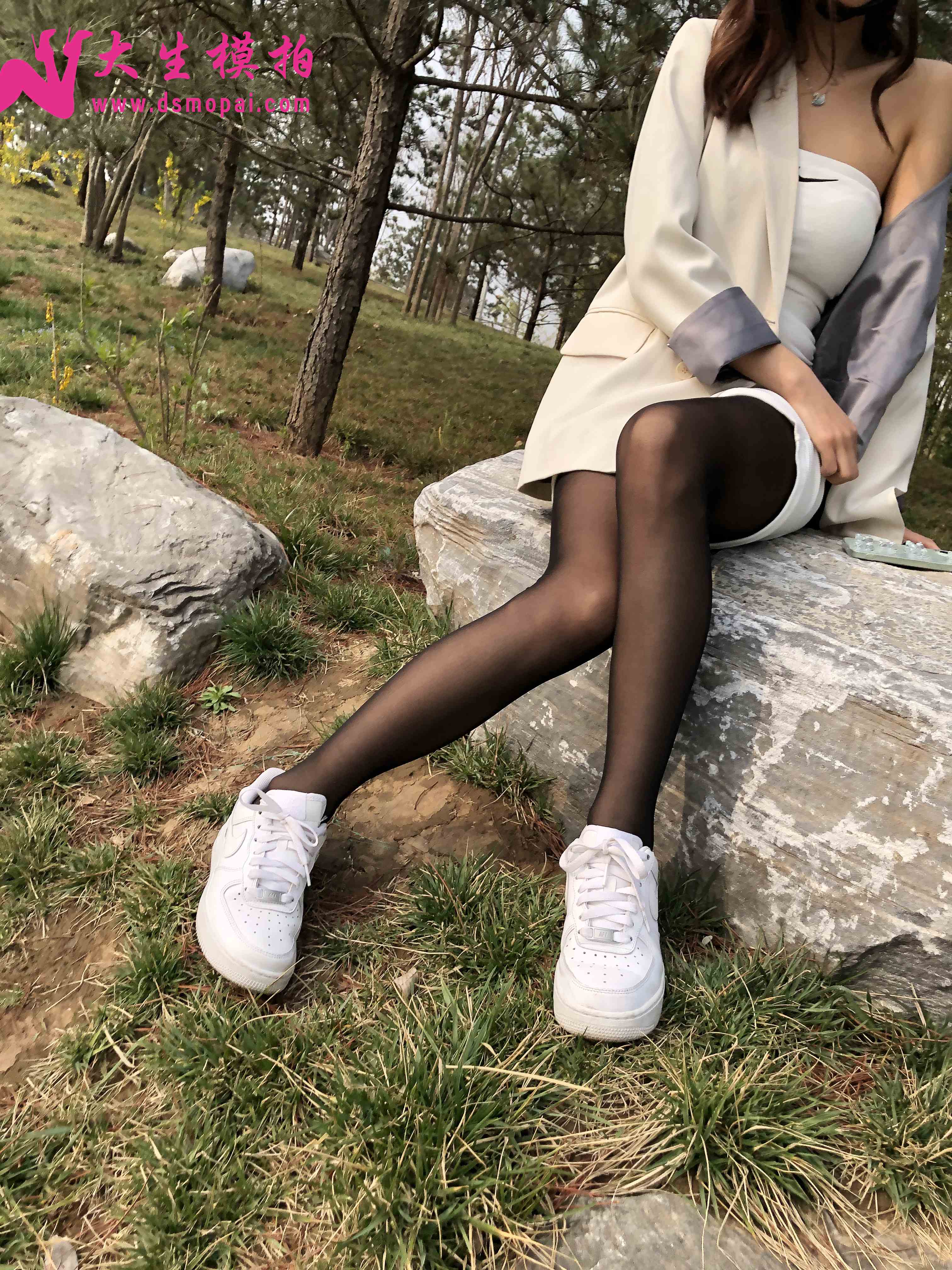 China Beauty Legs and feet 1008