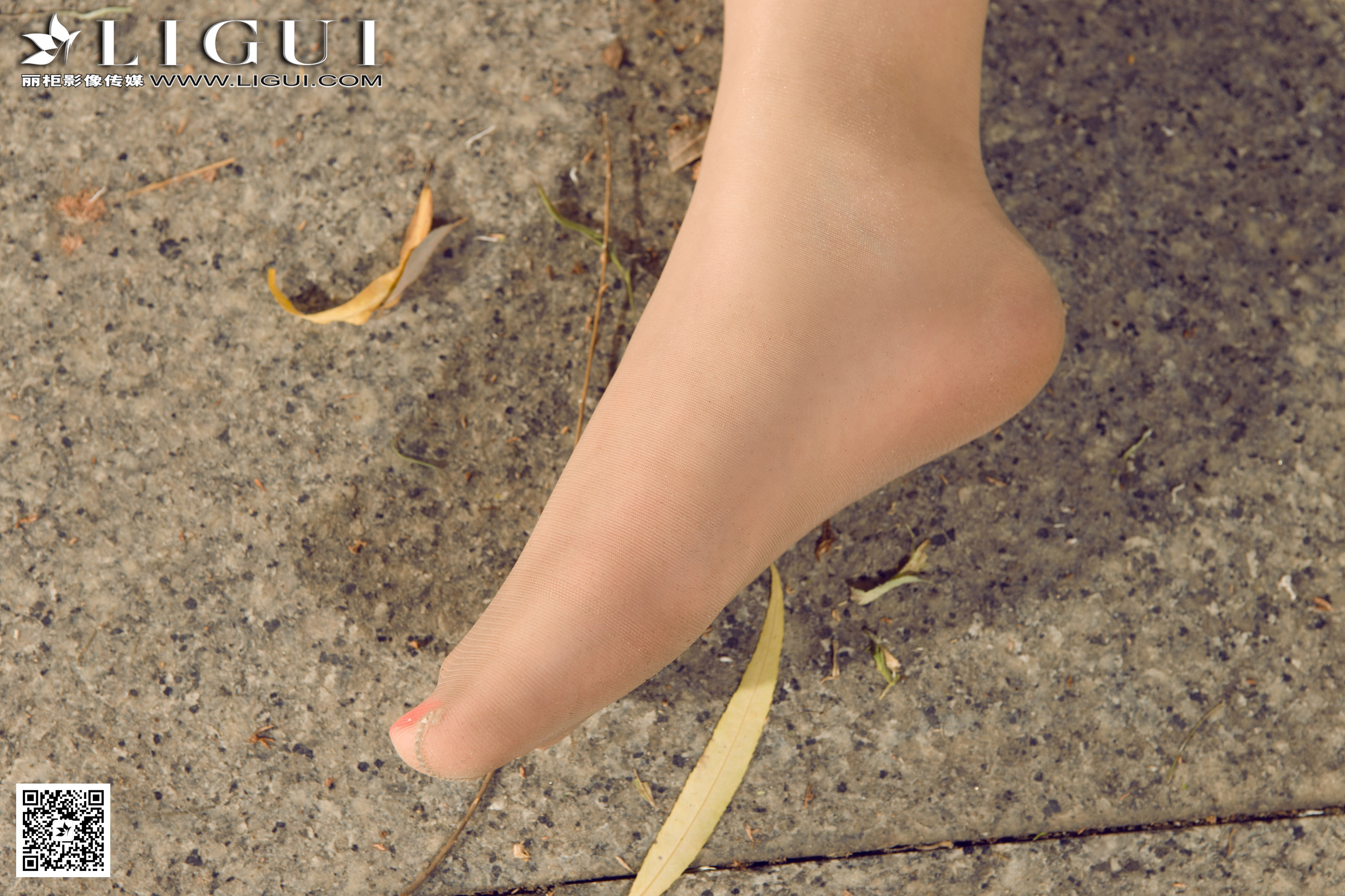 pretty lady dirty feet 37