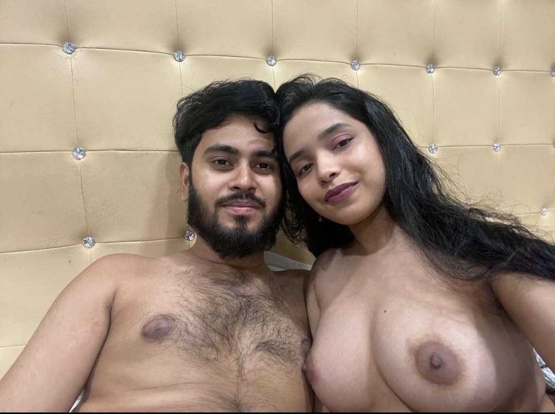 Horny Indian Couple Funtime pics
