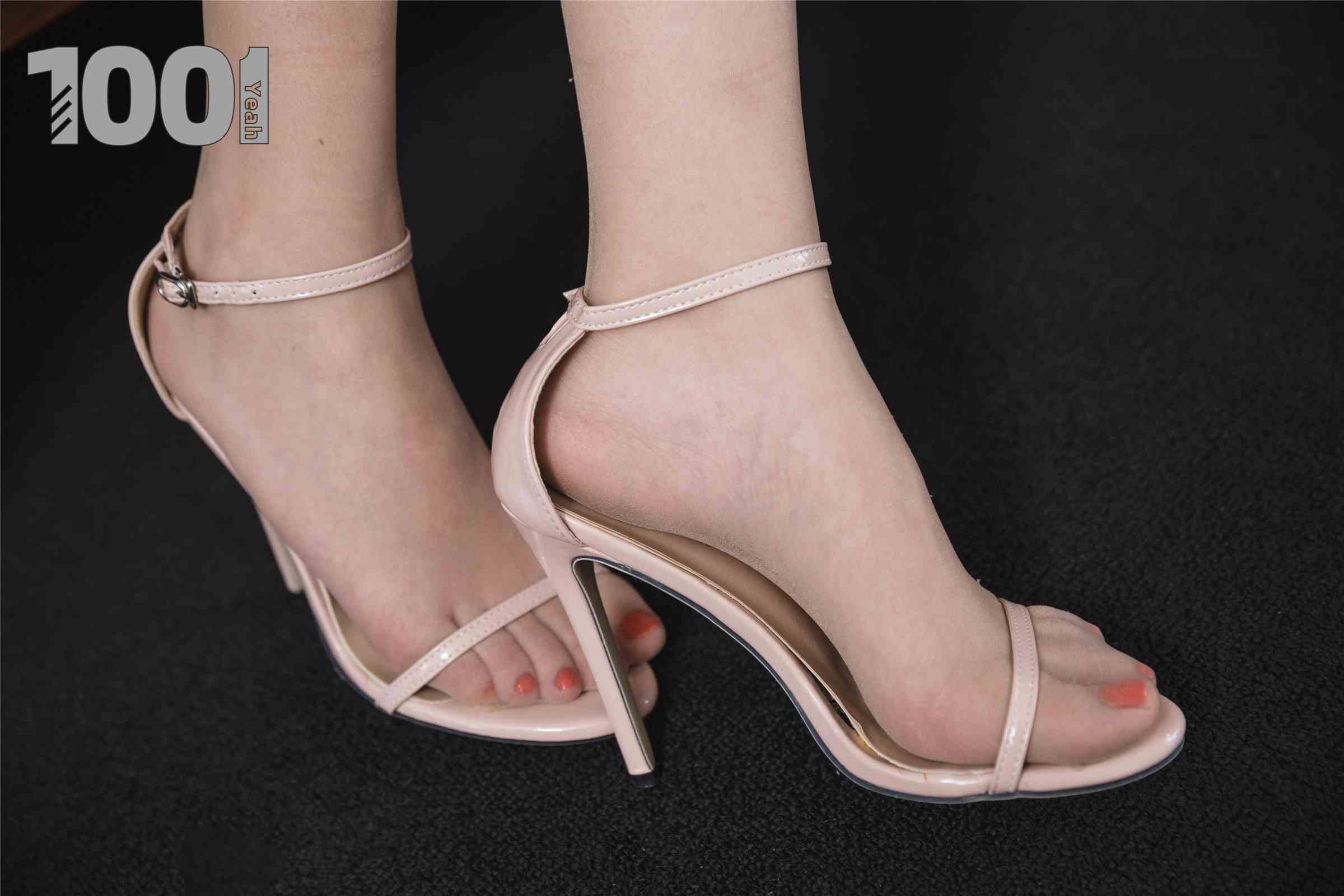 China Beauty Legs and feet 1023