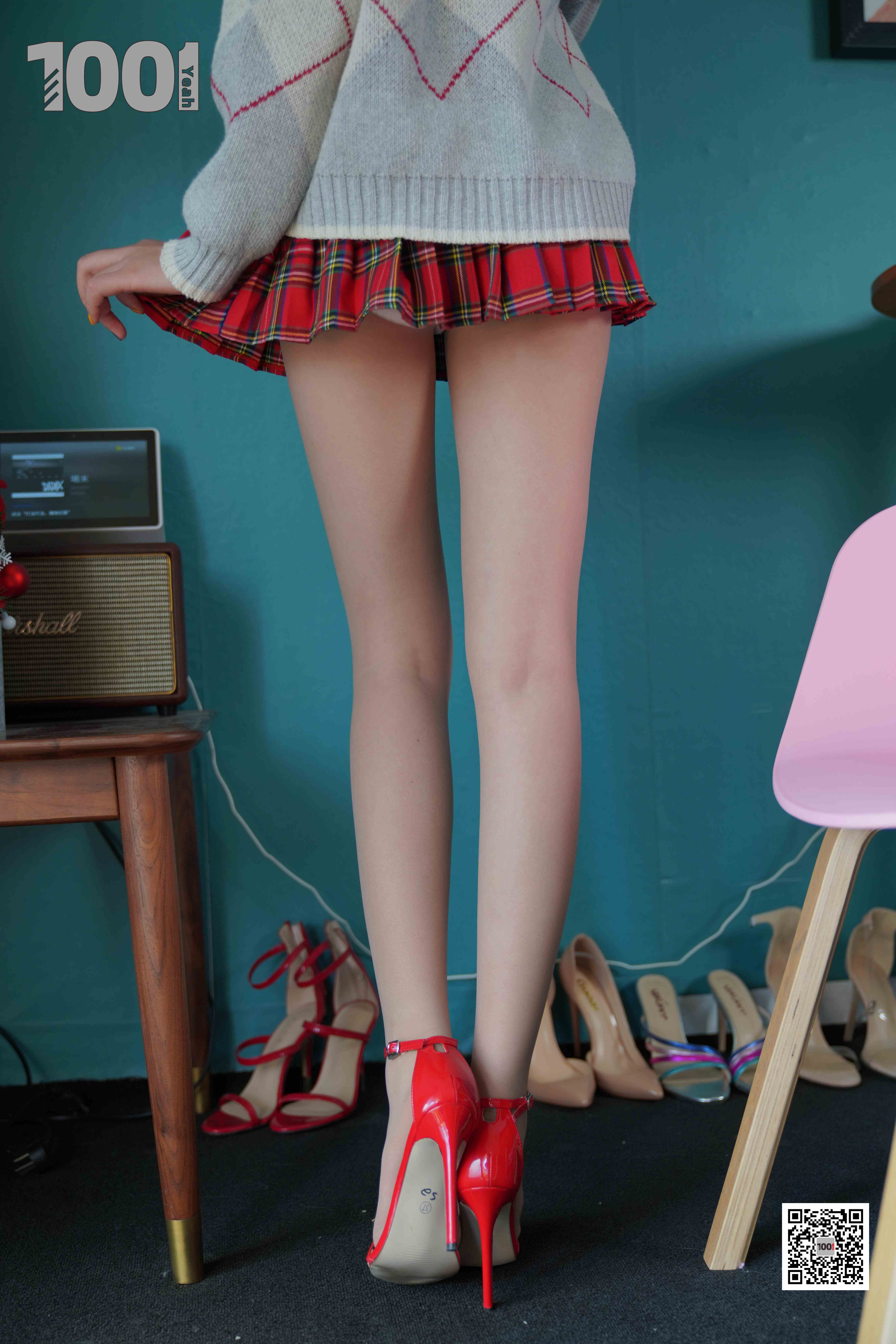 China Beauty Legs and feet 1024-2