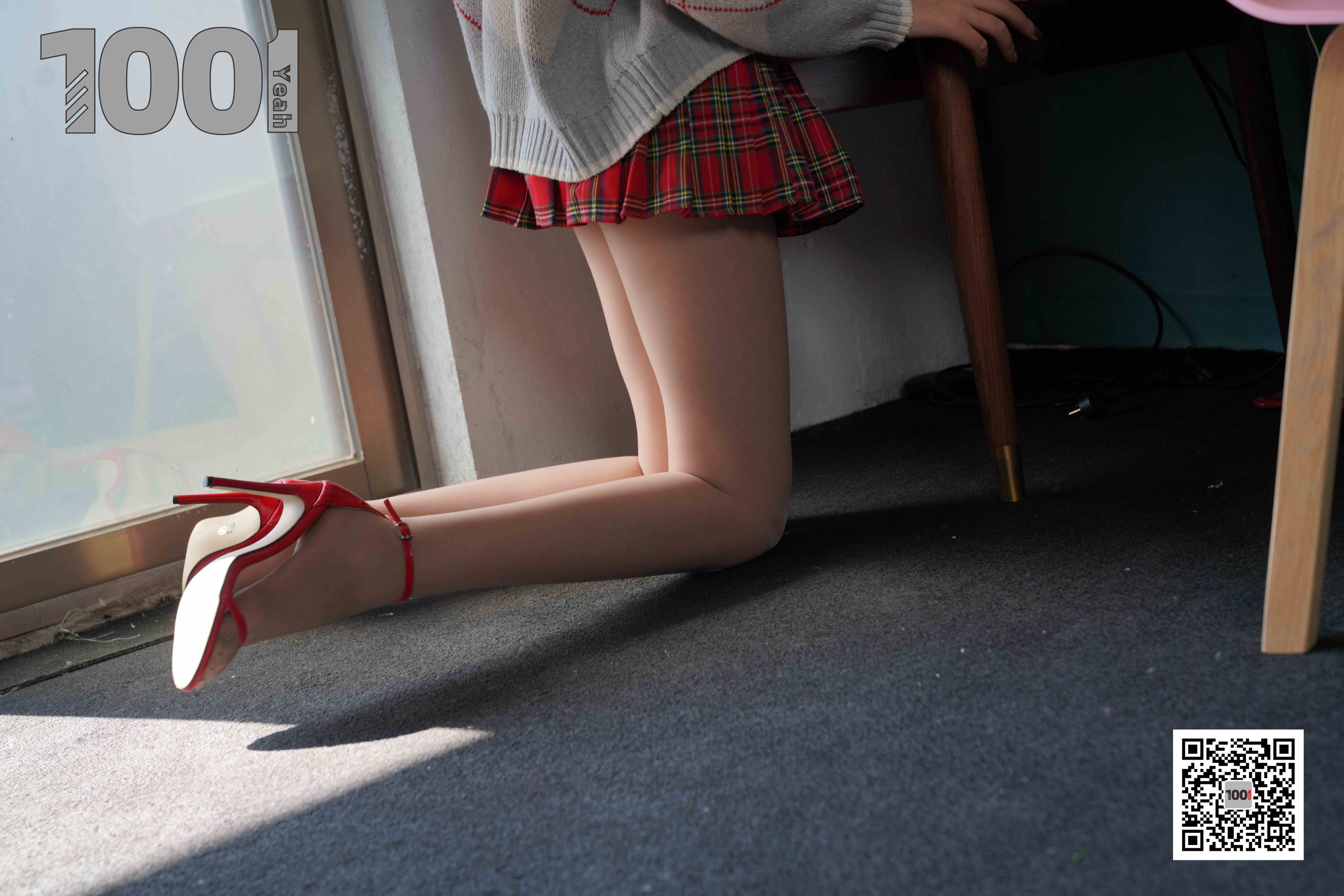 China Beauty Legs and feet 1024-2