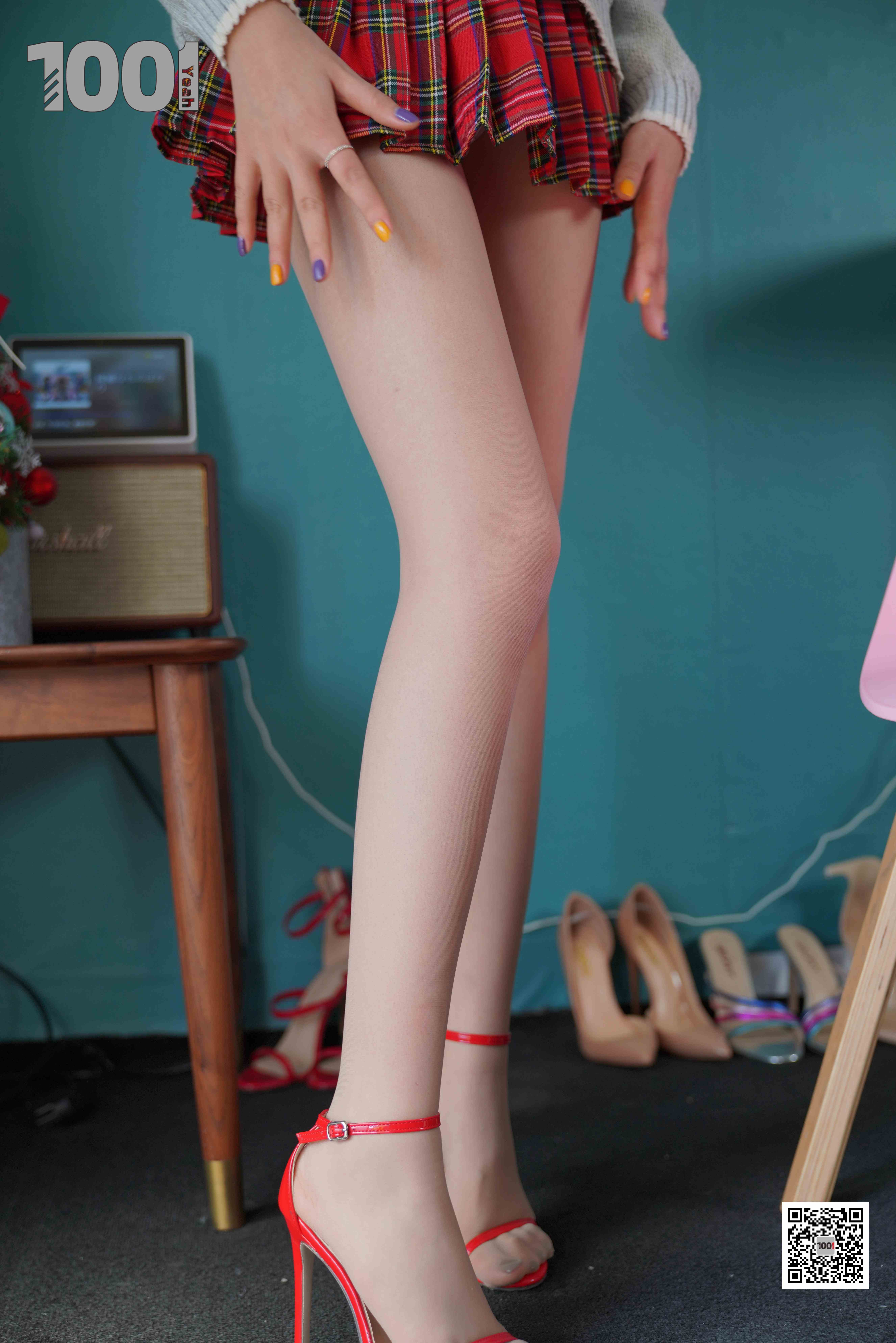China Beauty Legs and feet 1024-2